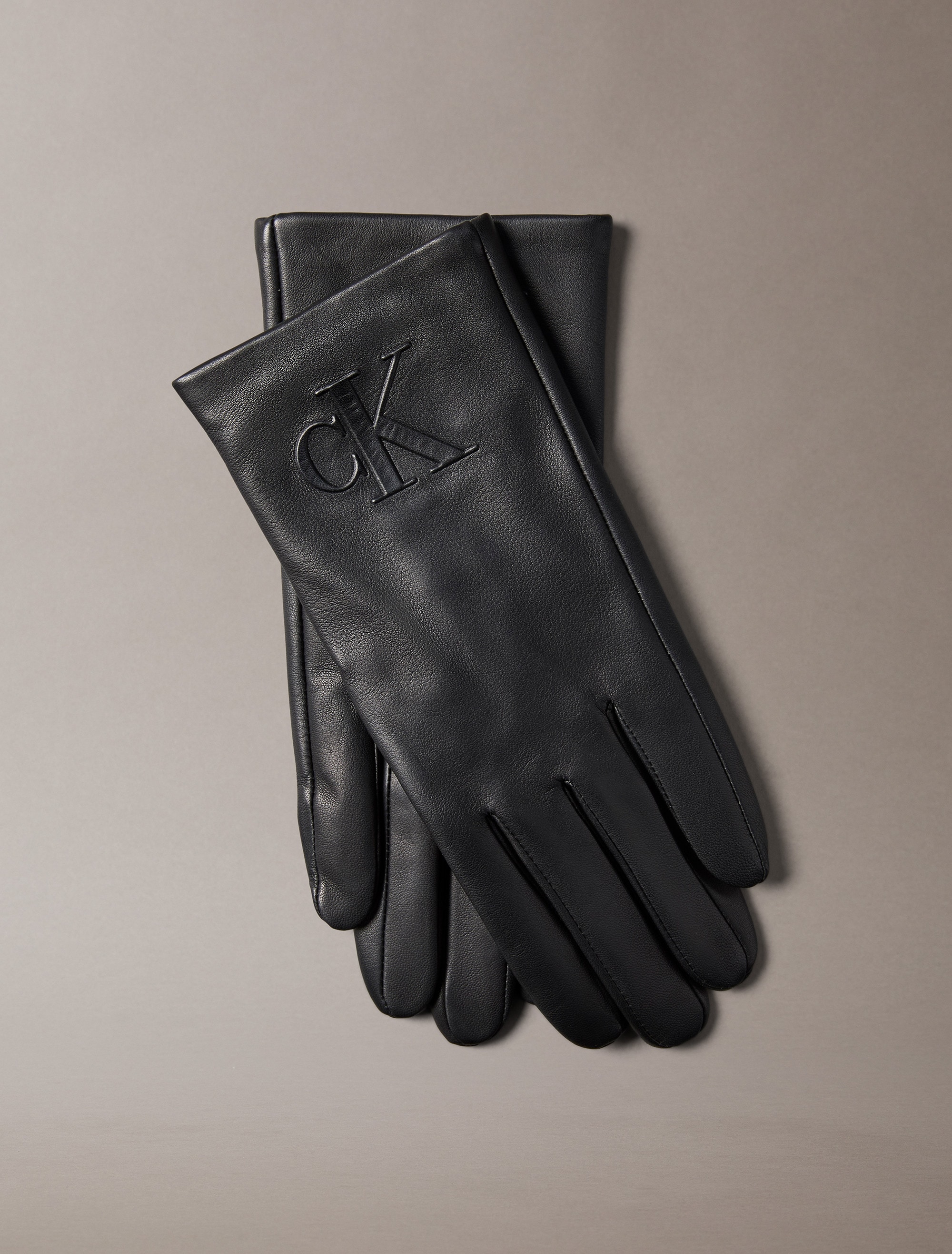 Calvin Klein Lederhandschuhe »RAISED CK LEATHER GLOVE«, Perfekt für den Alltag