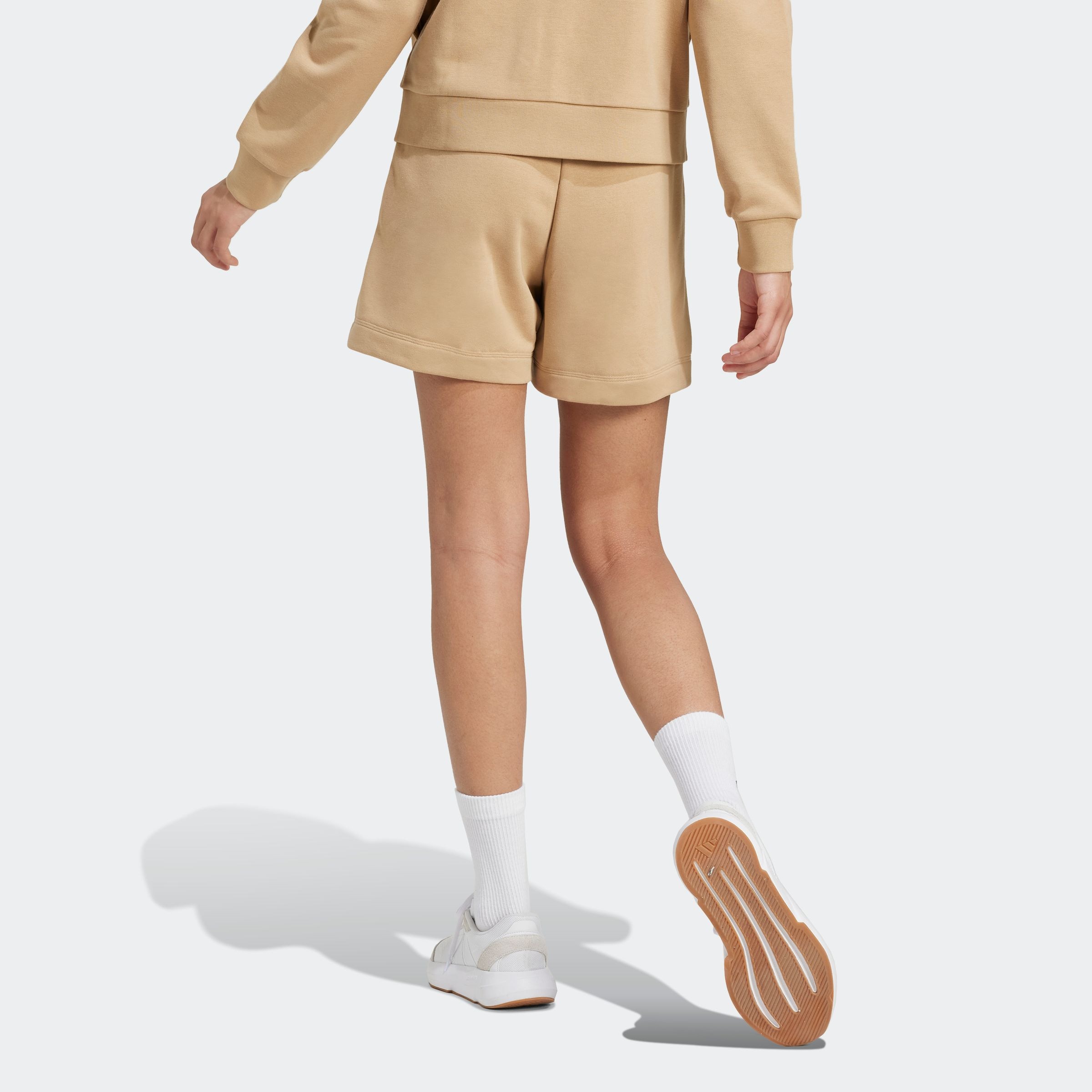 adidas Sportswear Shorts »W LIN FT SHO«, (1 tlg.), Mitelhoher Bund mit Kordelzug, aus weichem French Terry