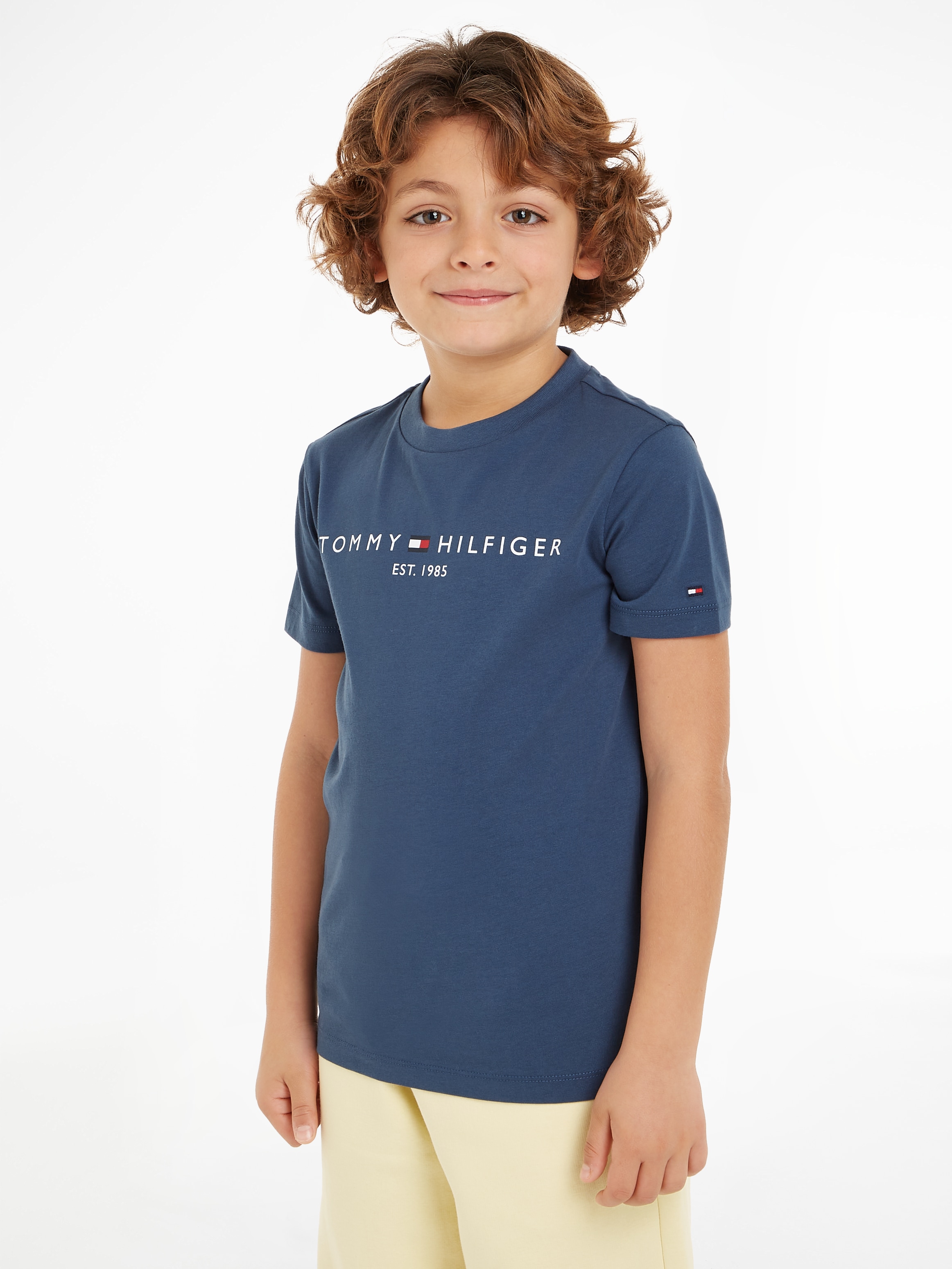 Tommy Hilfiger Kurzarmshirt »U ESSENTIAL TEE S/S«, Kinder bis 16 Jahre mit Logostickerei