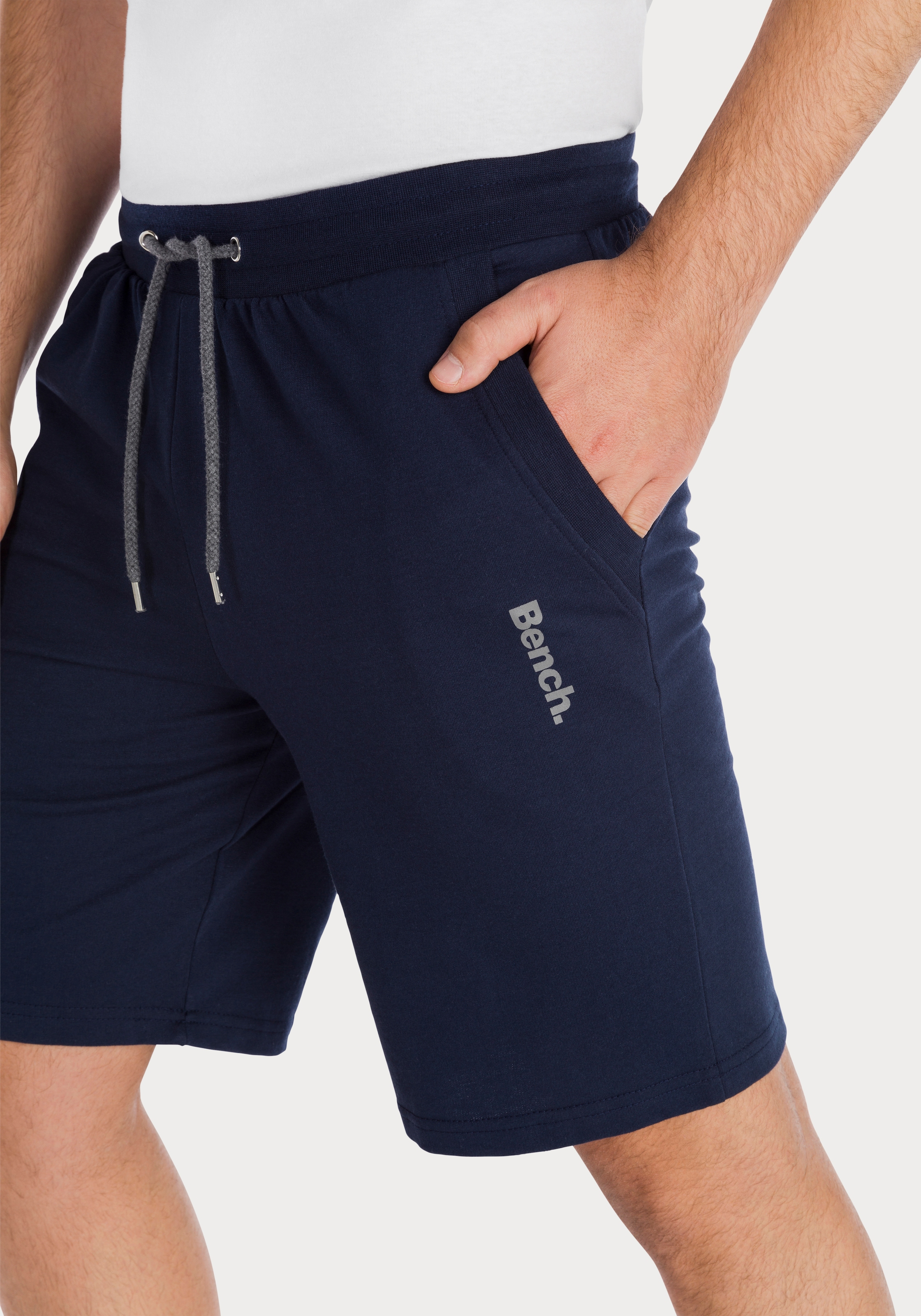 Bench. Loungewear Sweatshorts, mit seitlichen Taschen