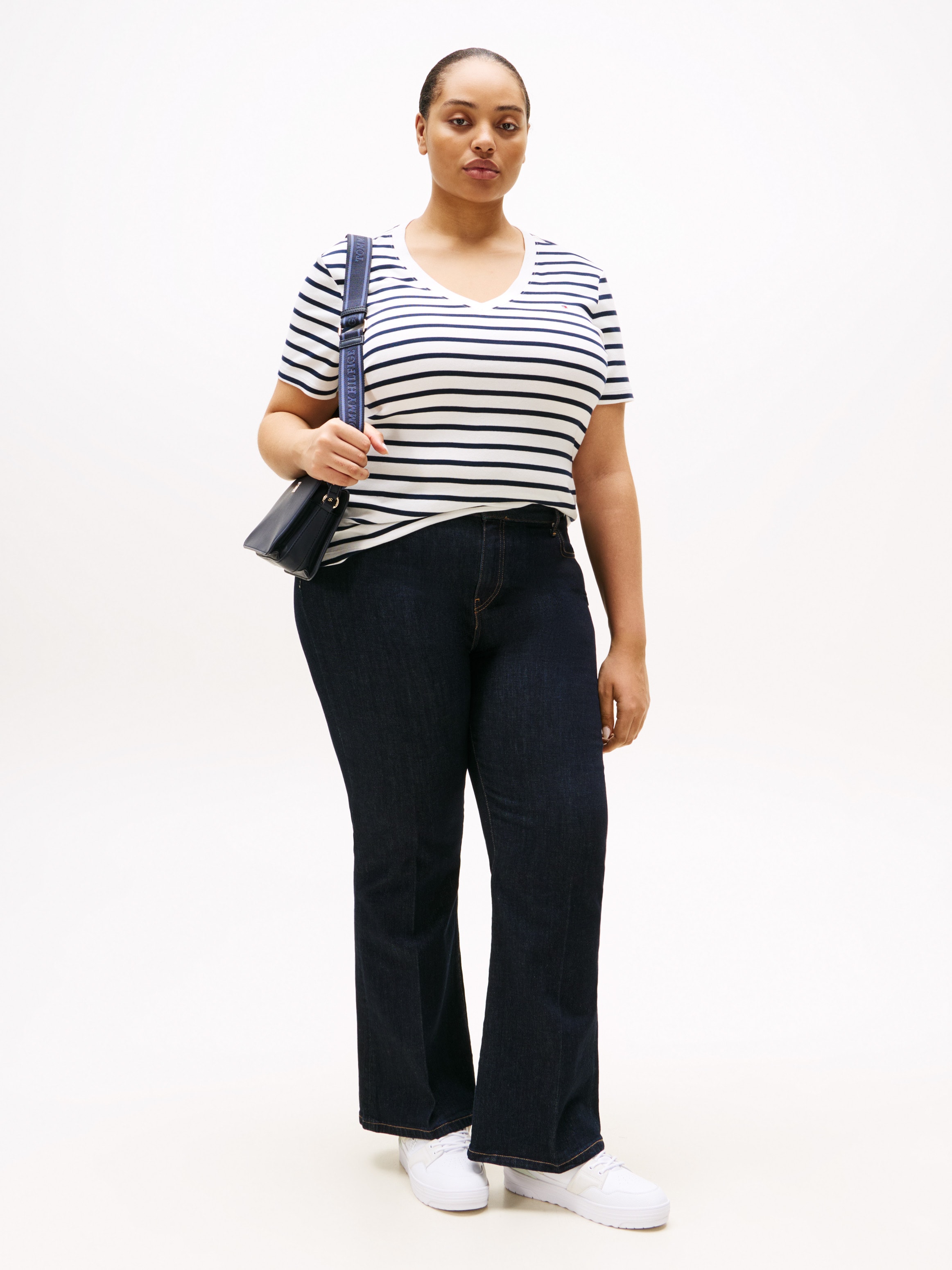 Tommy Hilfiger Curve V-Shirt »CRV SLIM CODY V-NK SS«, in Grossen Grössen