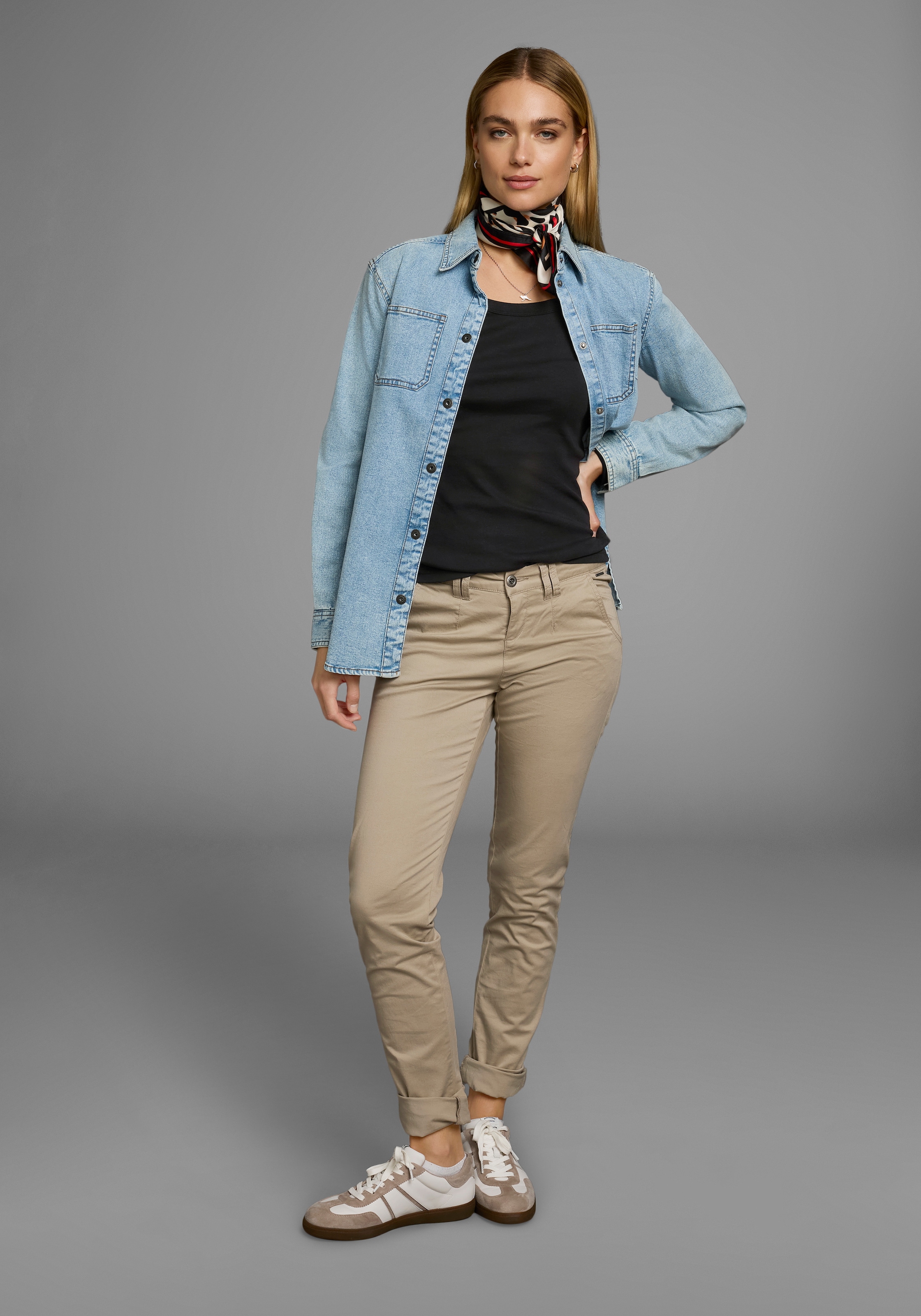 Laura Scott Nickituch, im feminin Look mit Leopard und Kontraststreifen - NEW