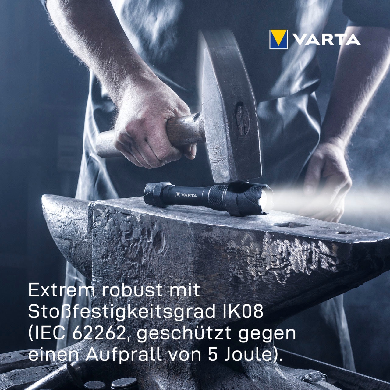 VARTA Taschenlampe »Indestructible F20 Pro 6 Watt LED«, wasser- und staubdicht, stossabsorbierend, eloxiertes Aluminium Gehäuse