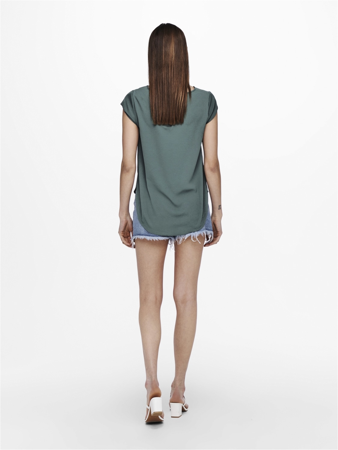 ONLY Kurzarmbluse »ONLVIC – feminines Blusenshirt in lockerer Form«, regular fit, Web, Kunstfaser, Rundhals, unifarben