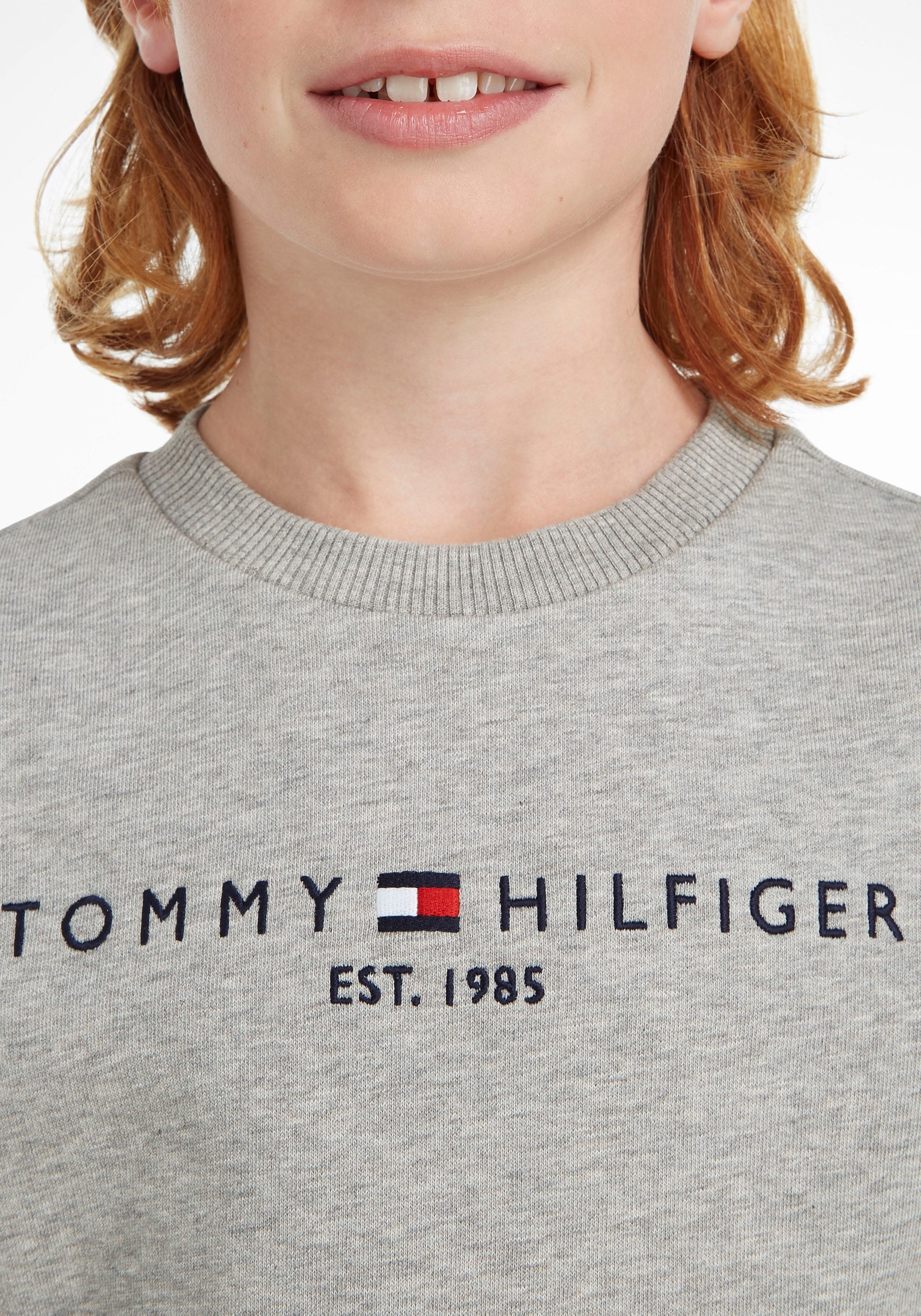 Tommy Hilfiger Sweatshirt »ESSENTIAL SWEATSHIRT«, Kinder Kids Junior MiniMe,für Jungen und Mädchen