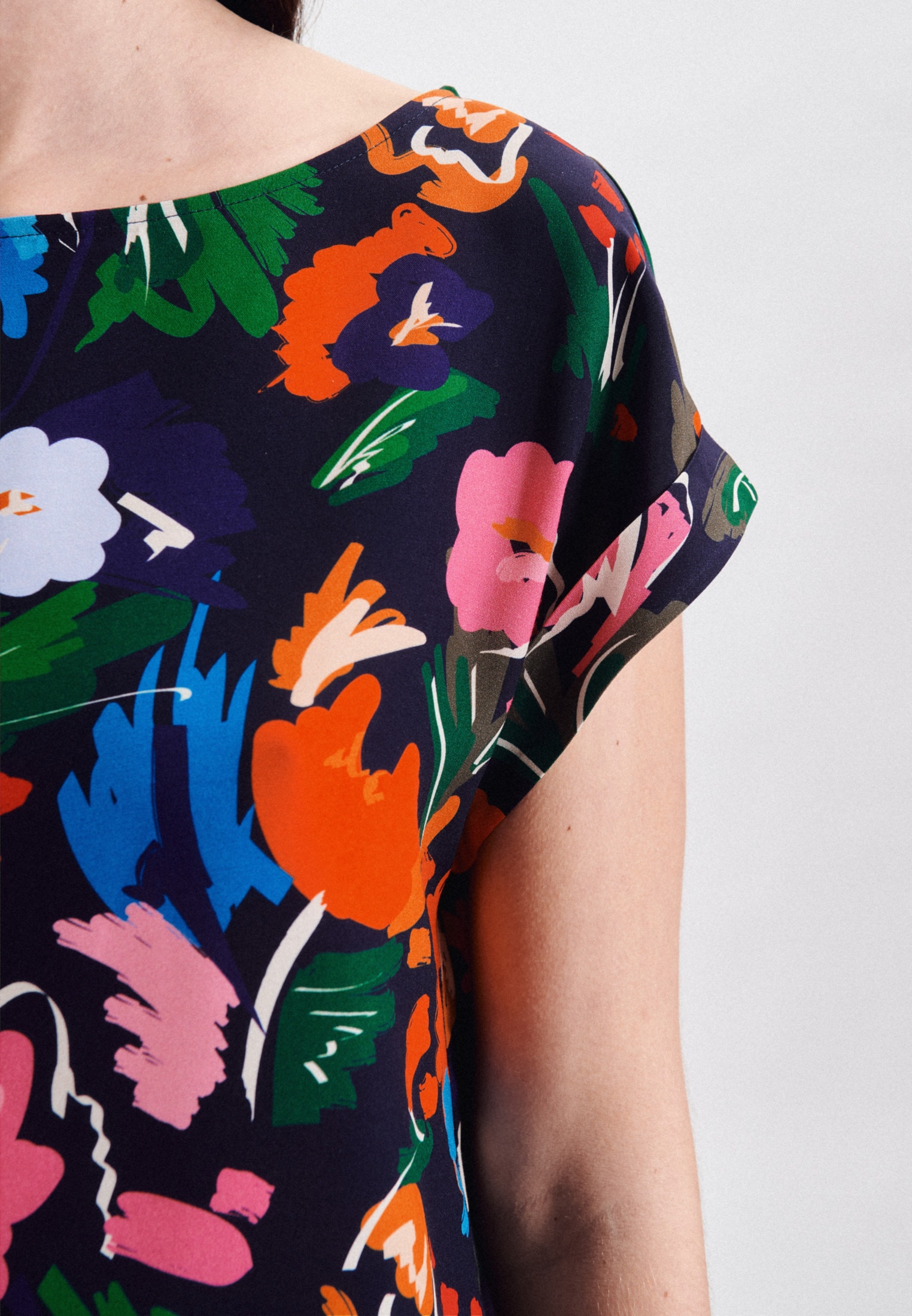 seidensticker Shirtbluse »Schwarze Rose«, Kurzarm Rundhals Floral