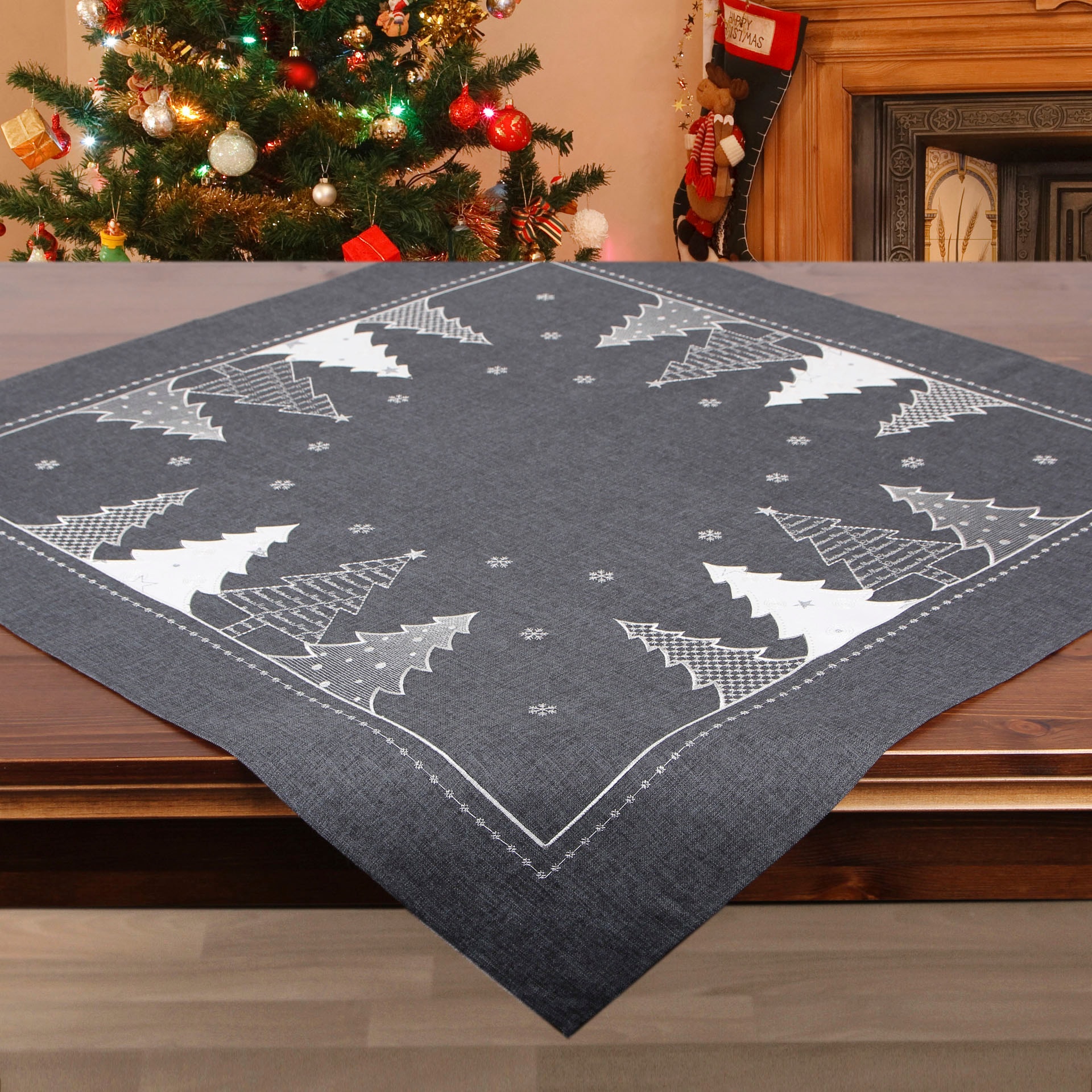 Delindo Lifestyle Mitteldecke »Tannenbaum«, (1 St.), Glattes Gewebe,  bestickt en ligne