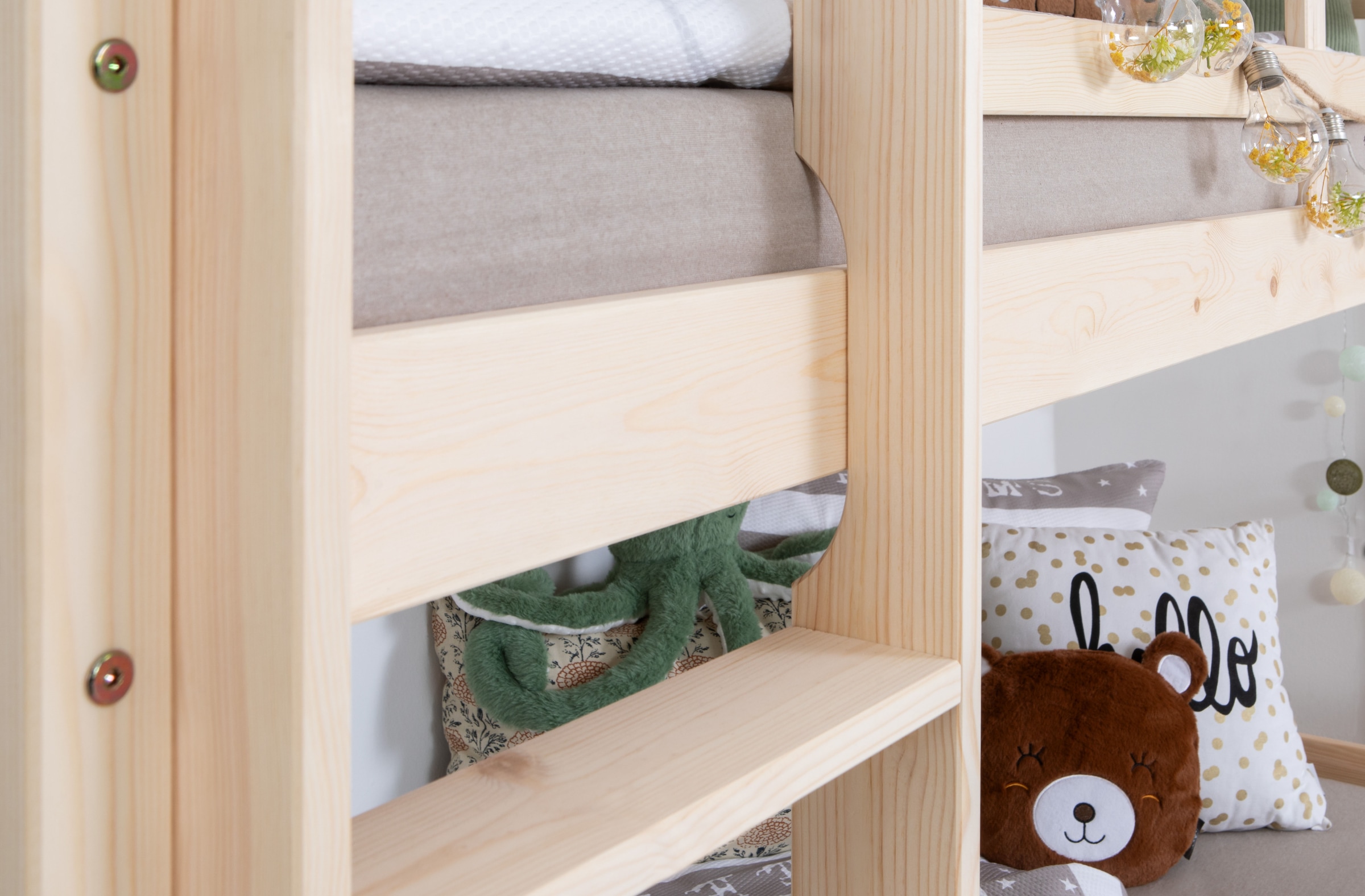 Ticaa Kinder-Etagenbett »René, FSC® zertifiziertes Massivholz, mit Trittleiter + Rundum-Absturzschutz, in natur und weiss lieferbar
