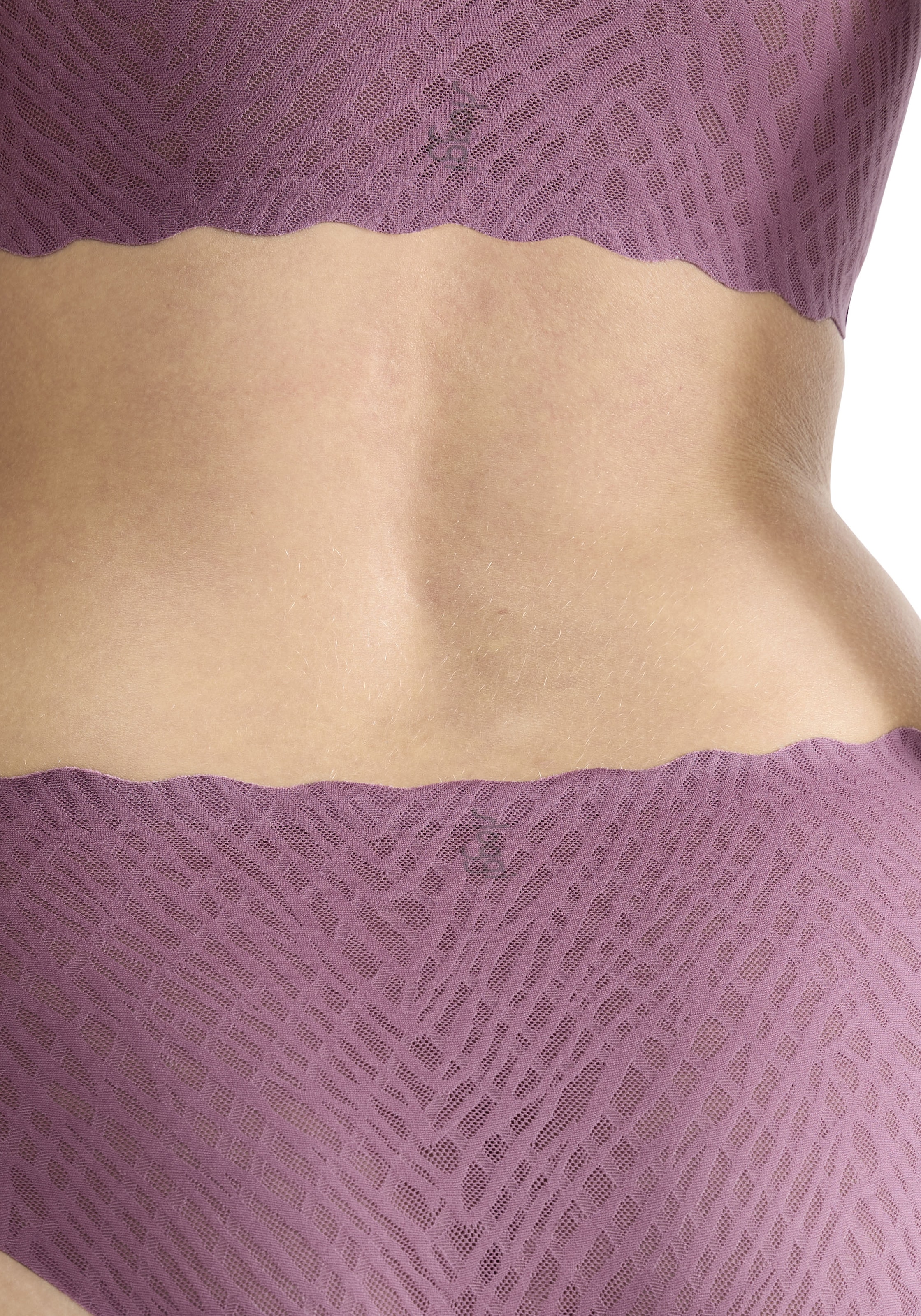 sloggi Slip »ZERO Feel Bliss Hipster«, gewellte Free-Cut-Kanten, tiefer Sitz, elastische Spitze mit Grafik