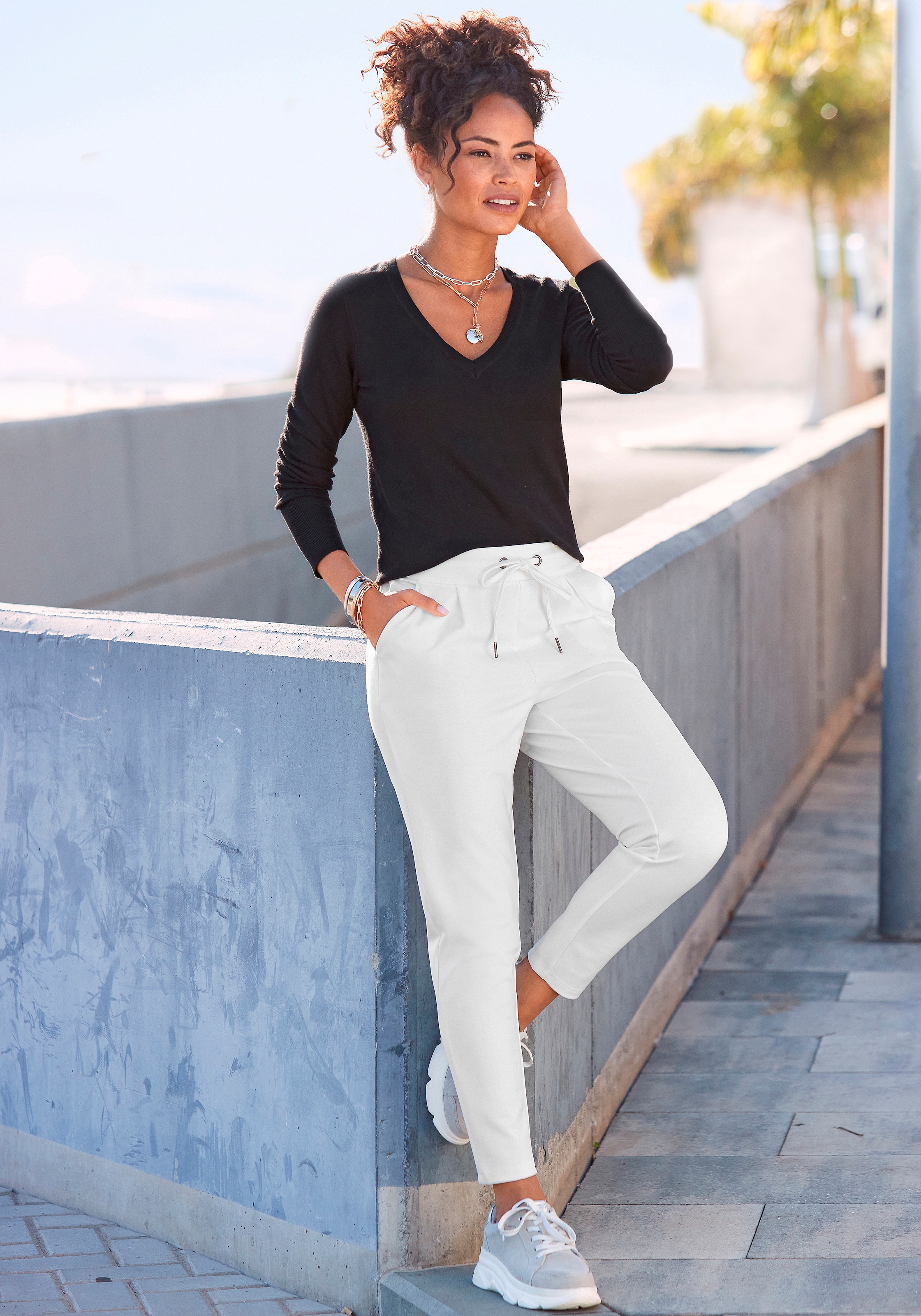 LASCANA Schlupfhose, mit Taschen, Jogginghose, elegant-sportlich, Jerseyhose