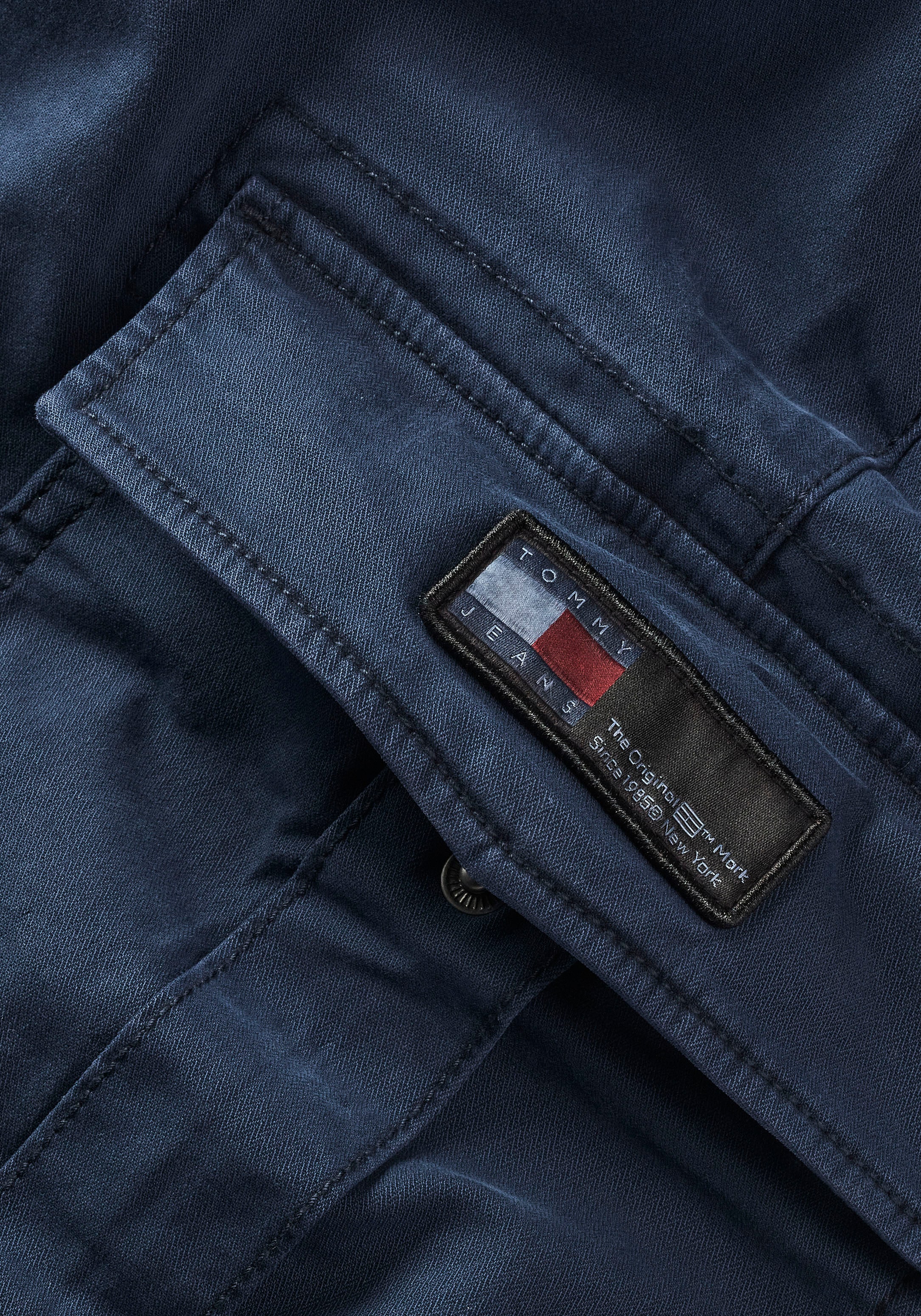 Tommy Jeans Cargohose »TJM AUSTIN LIGHTWEIGHT CARGO«, mit Logoprägung