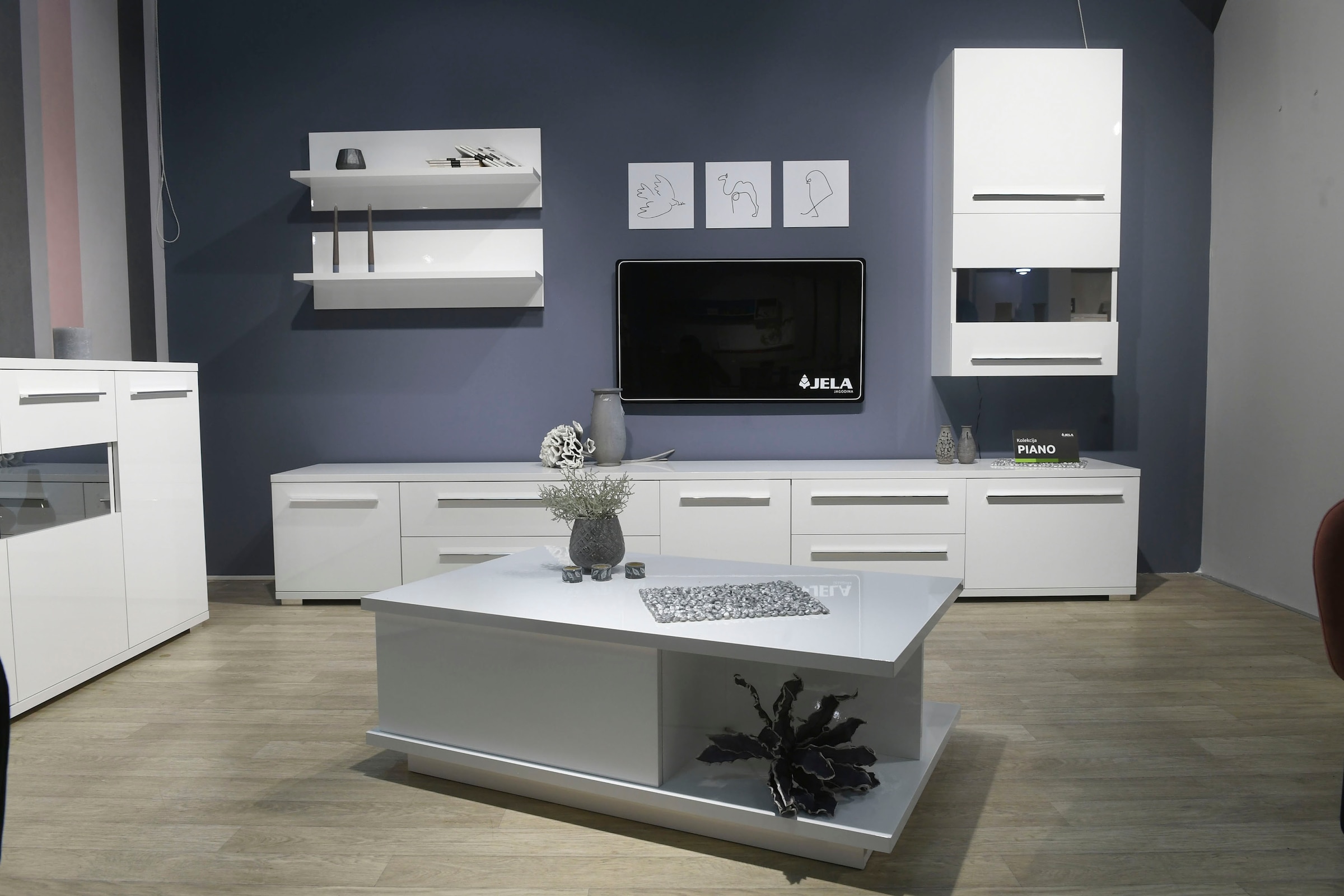 Places of Style Hängevitrine »Piano«, mit und ohne Glaselement, UV lackiert, Soft-Close, B/H:59,7/57,4 cm