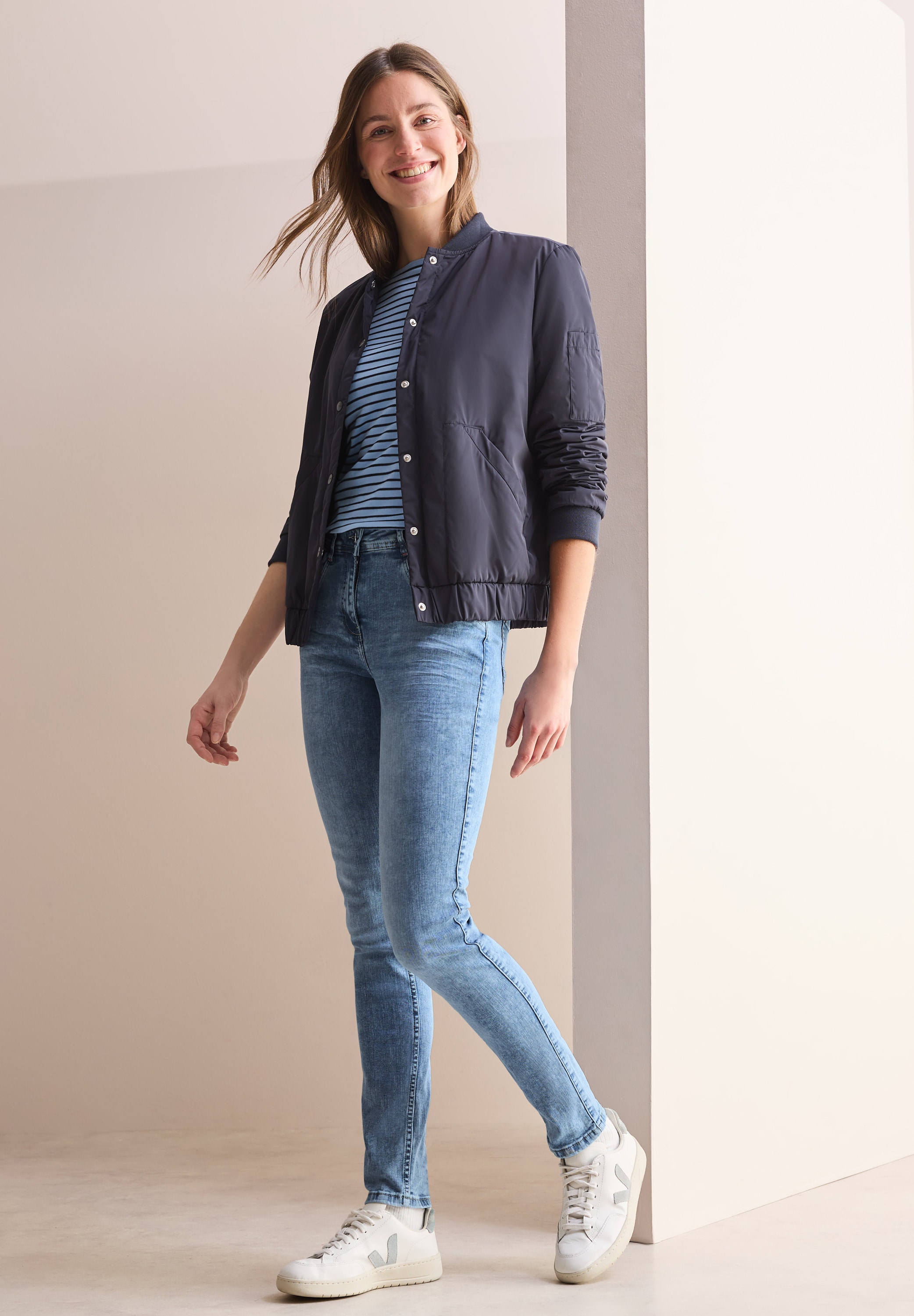 Cecil Slim-fit-Jeans »Style Vicky«, in hellblauer Denim Waschung