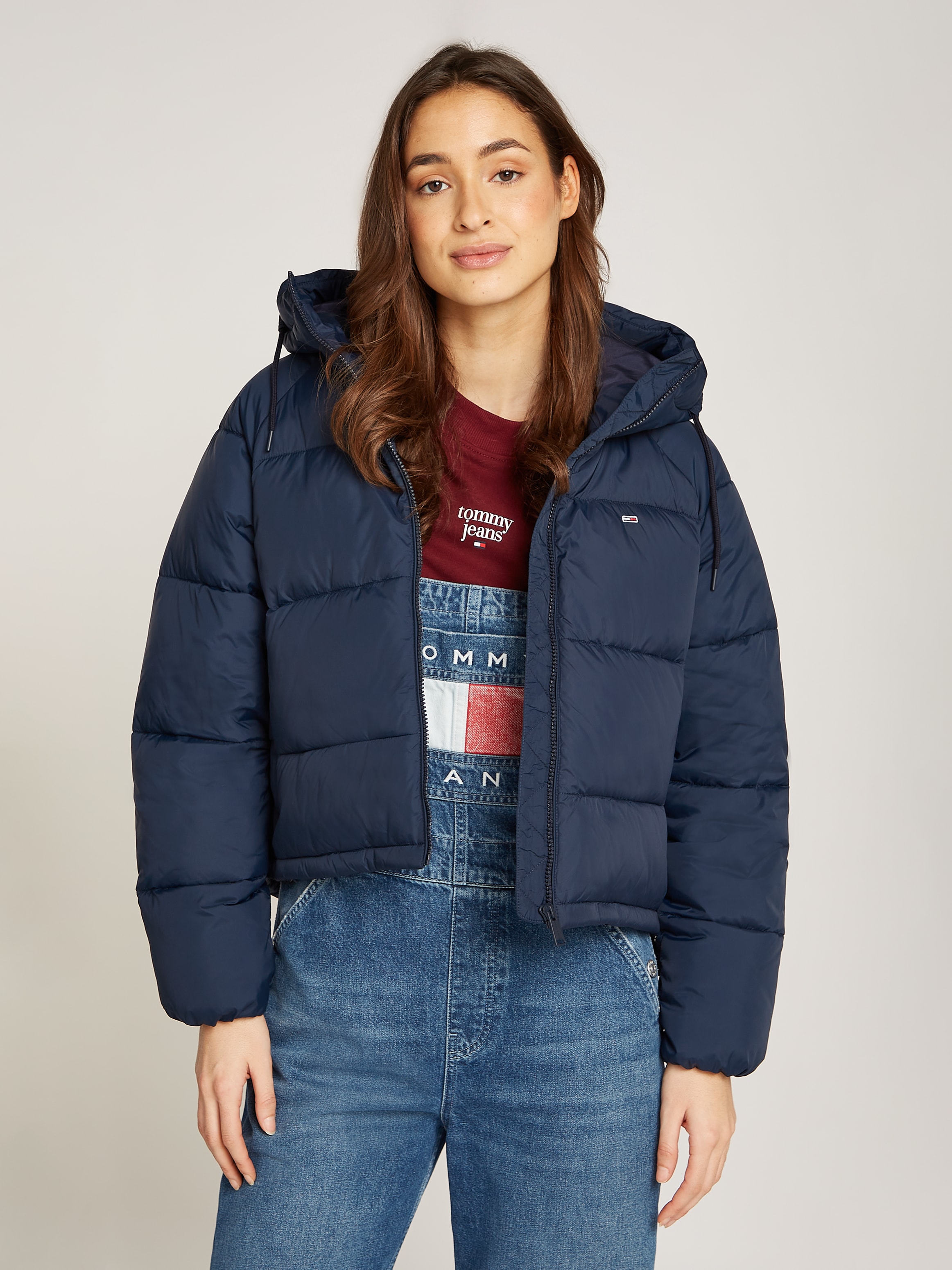 Tommy Jeans Curve Steppjacke »JW ASPEN PUFFER EXT«, mit Kapuze, mit hochschliessendem Kragen, Kapuze, Leistentaschen