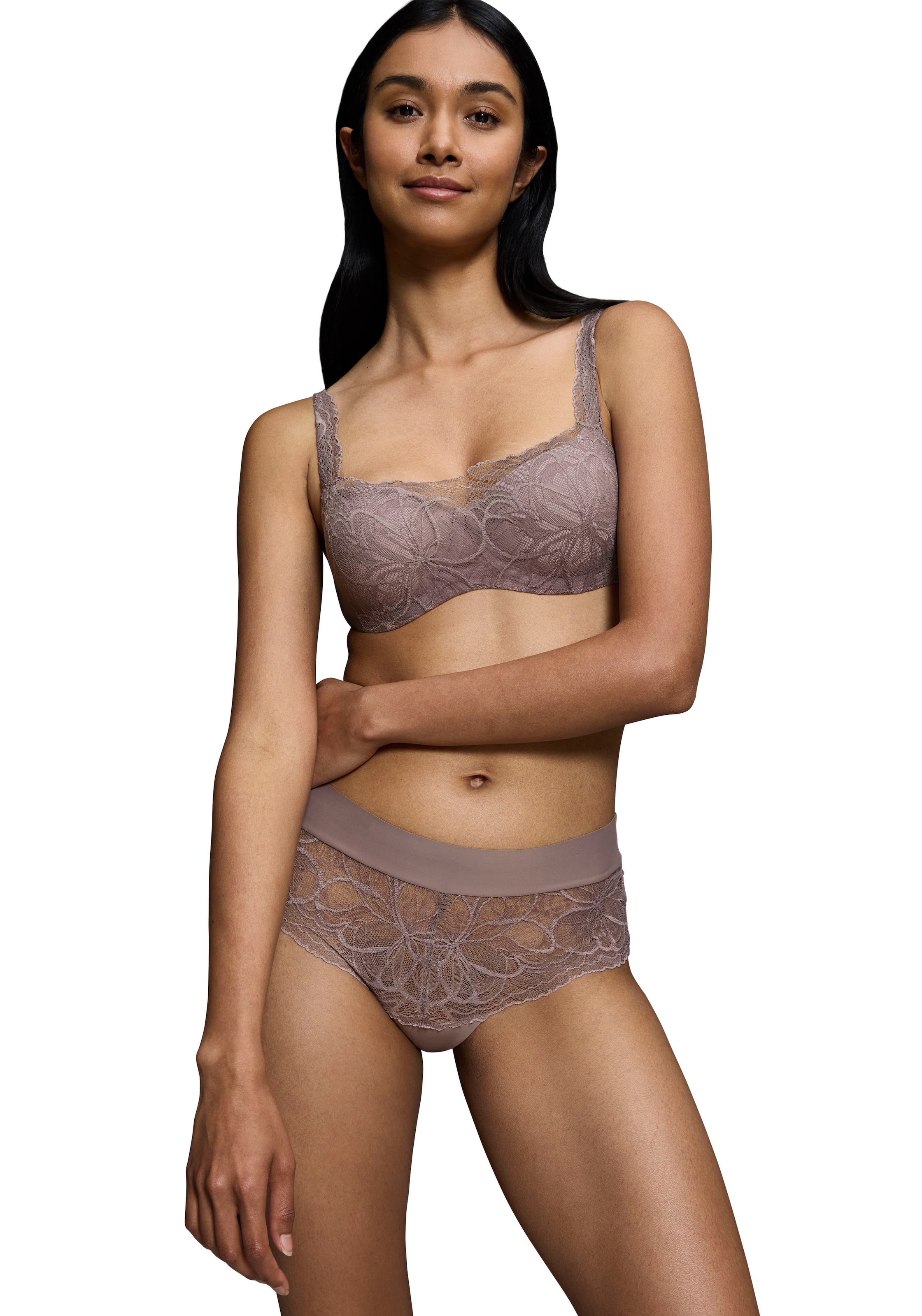 Triumph Balconette-BH »Body Make-Up Illusion Lace«, feine Stretch-Spitze, Microfaser, verstellbare Träger, weich, feminin