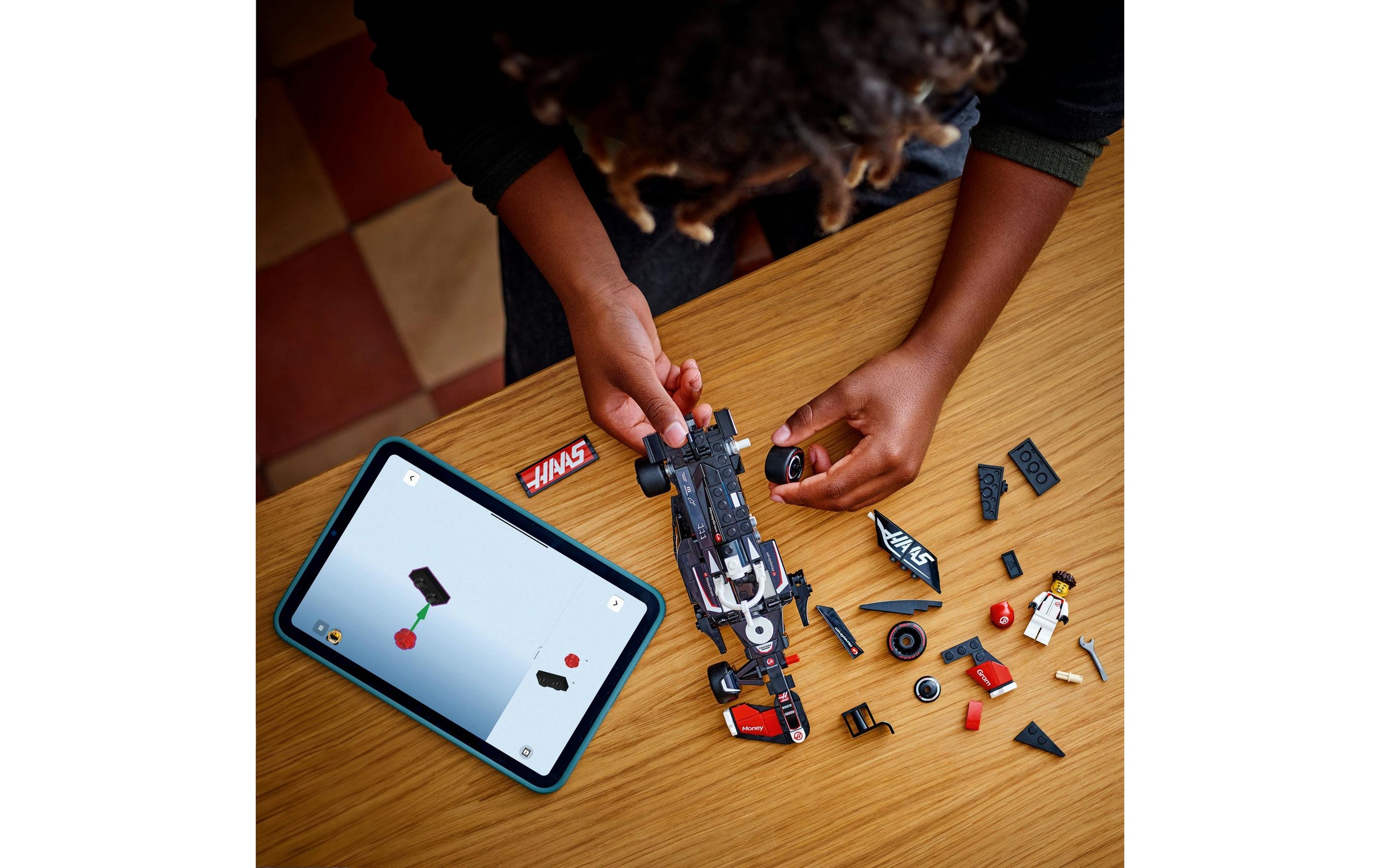LEGO® Spielbausteine »Speed Champions MoneyGram Haas F1 Team VF-24 Rennauto 77250«, (242 St.)