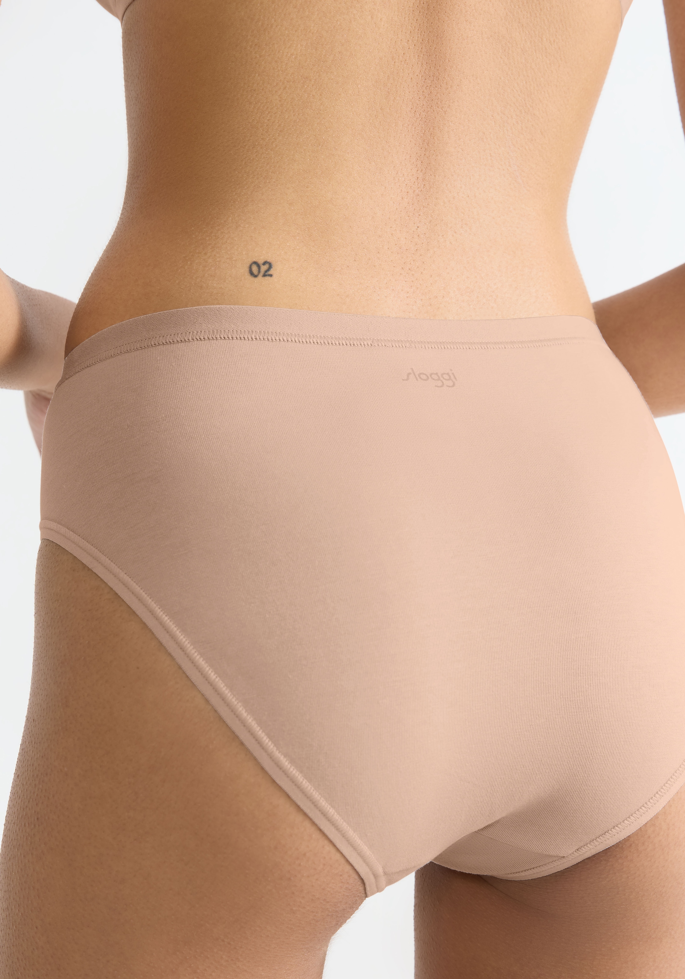 sloggi Tai-Slip »GO Daily Cotton«, (3er Pack), Glanz-Effekt Details, hoher Beinausschnitt, weich, elastisch