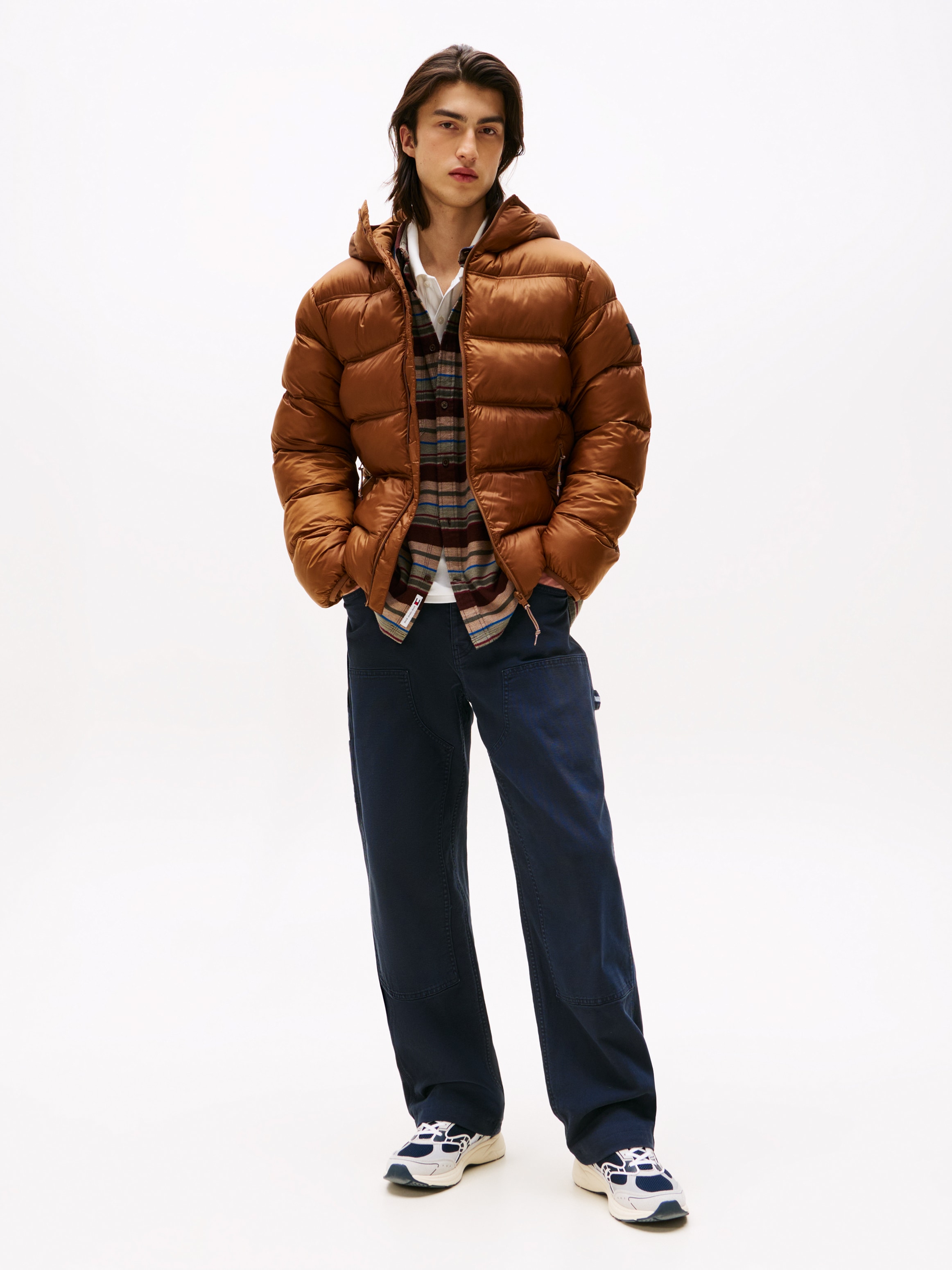 Tommy Jeans Steppjacke »HOODED LOGO PUFFER«, mit Kapuze, Übergangsjacke Regular fit mit Rundhalsausschnitt