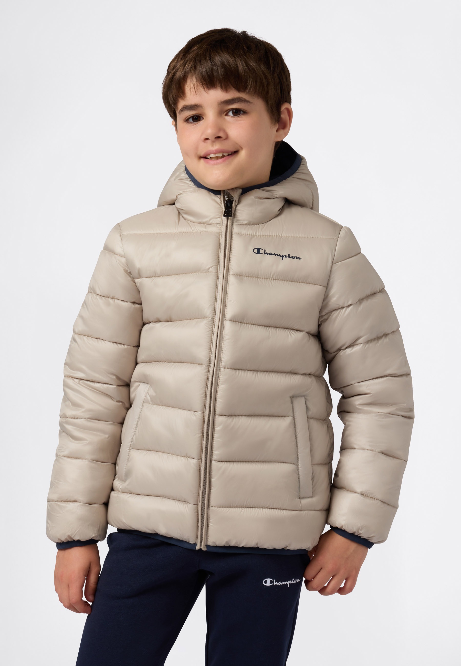 Champion Steppjacke »SPORTWEAR JACKET Standard Fit« 1 Stk. tlg. mit verstellbarer Kapuze, aus Polyester, anliegende Passform