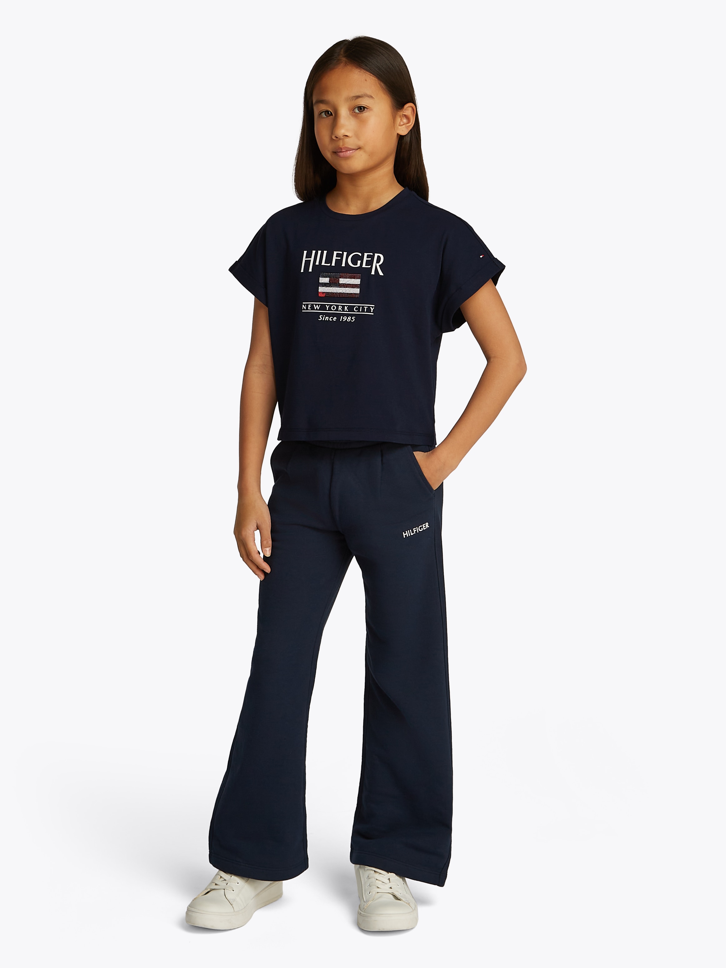 Tommy Hilfiger Kurzarmshirt »HILFIGER SEQUINS FLAG TEE SS«, mit Pailetten, mit Logodruck