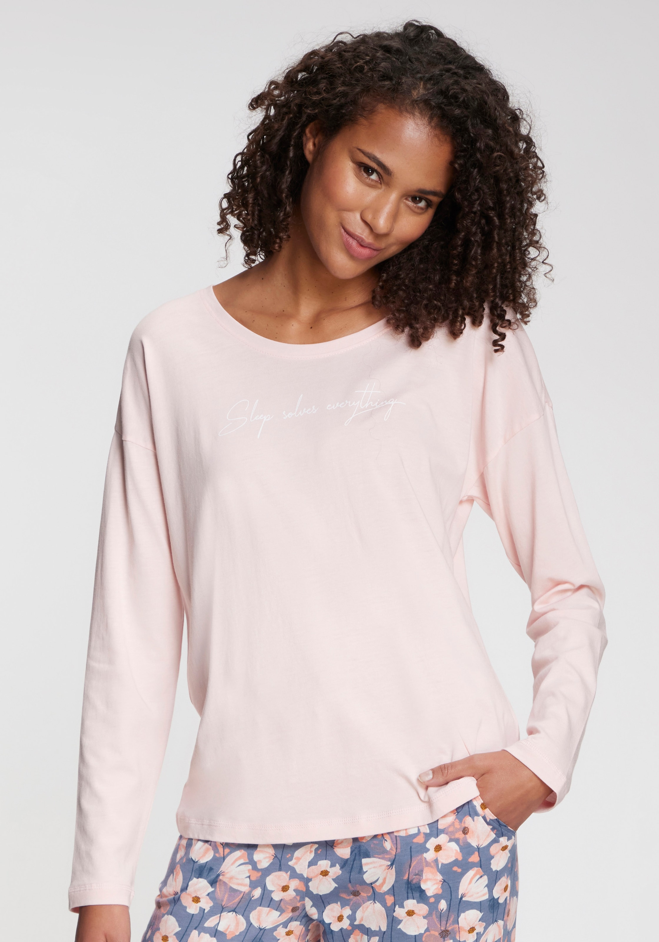 Vivance Dreams Pyjamaoberteil mit kleinem Frontprint