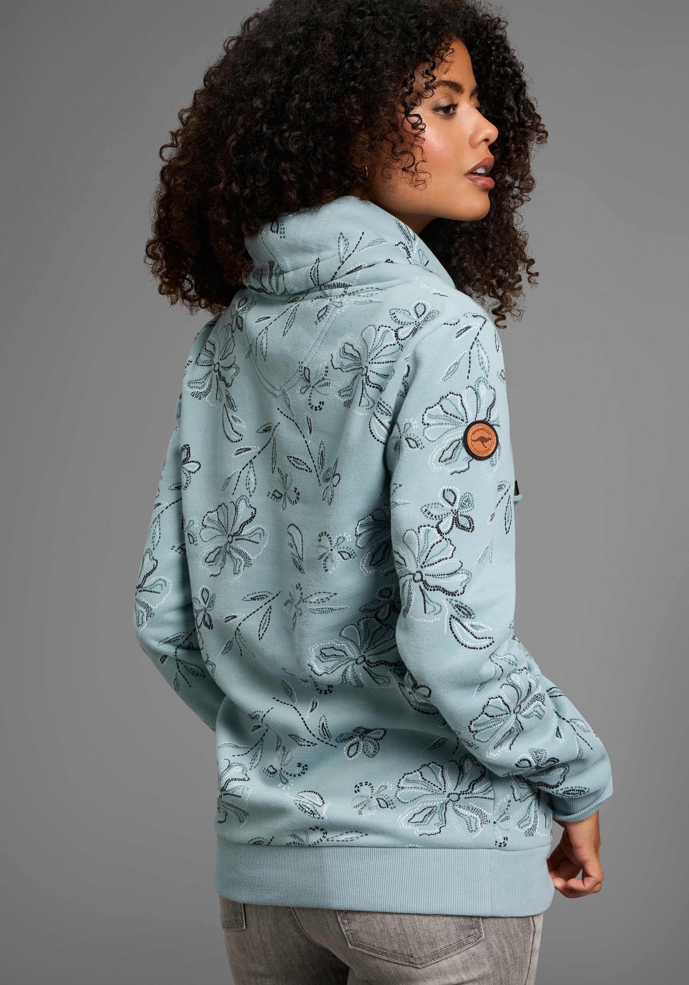 KangaROOS Sweatshirt, mit hohem kuscheligen Kragen und Alloverdruck