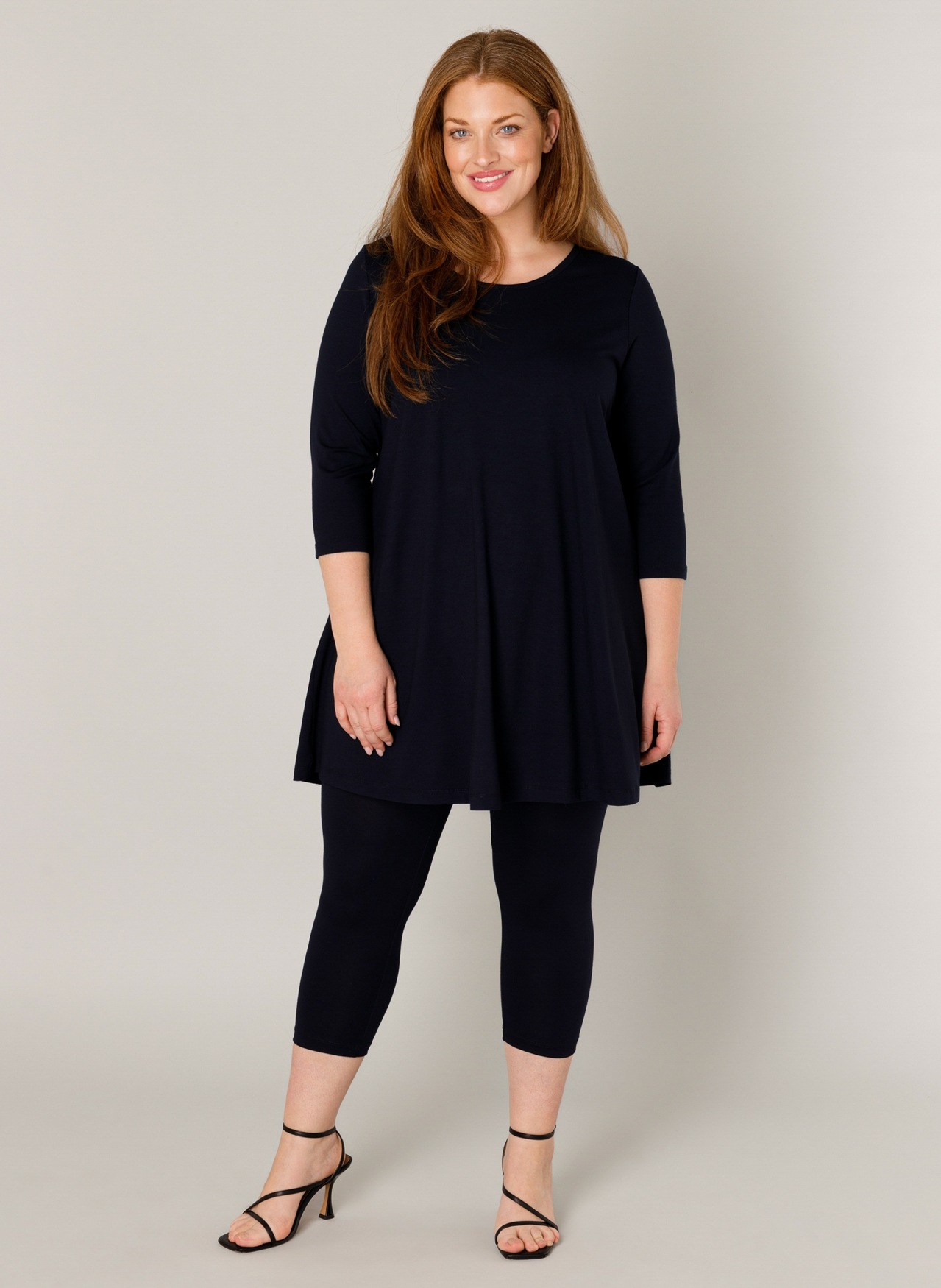 Base Level Curvy Tunikashirt »Aria«, mit Rundhalsausschnitt