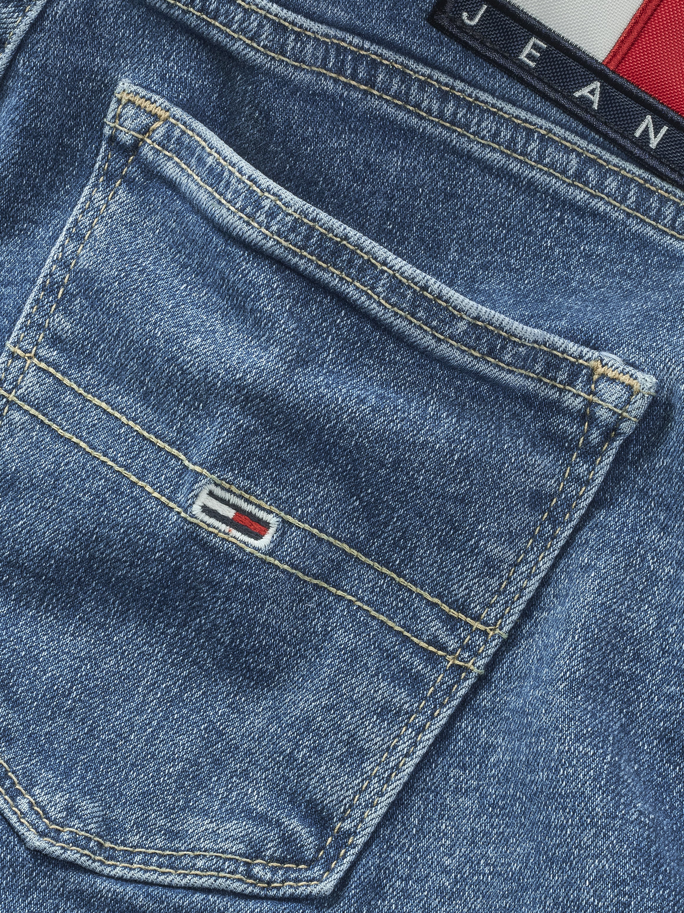 Tommy Jeans Skinny-fit-Jeans »Nora Mid Rise Skinny Fit«, mit Waschung, mit Logo-Badge