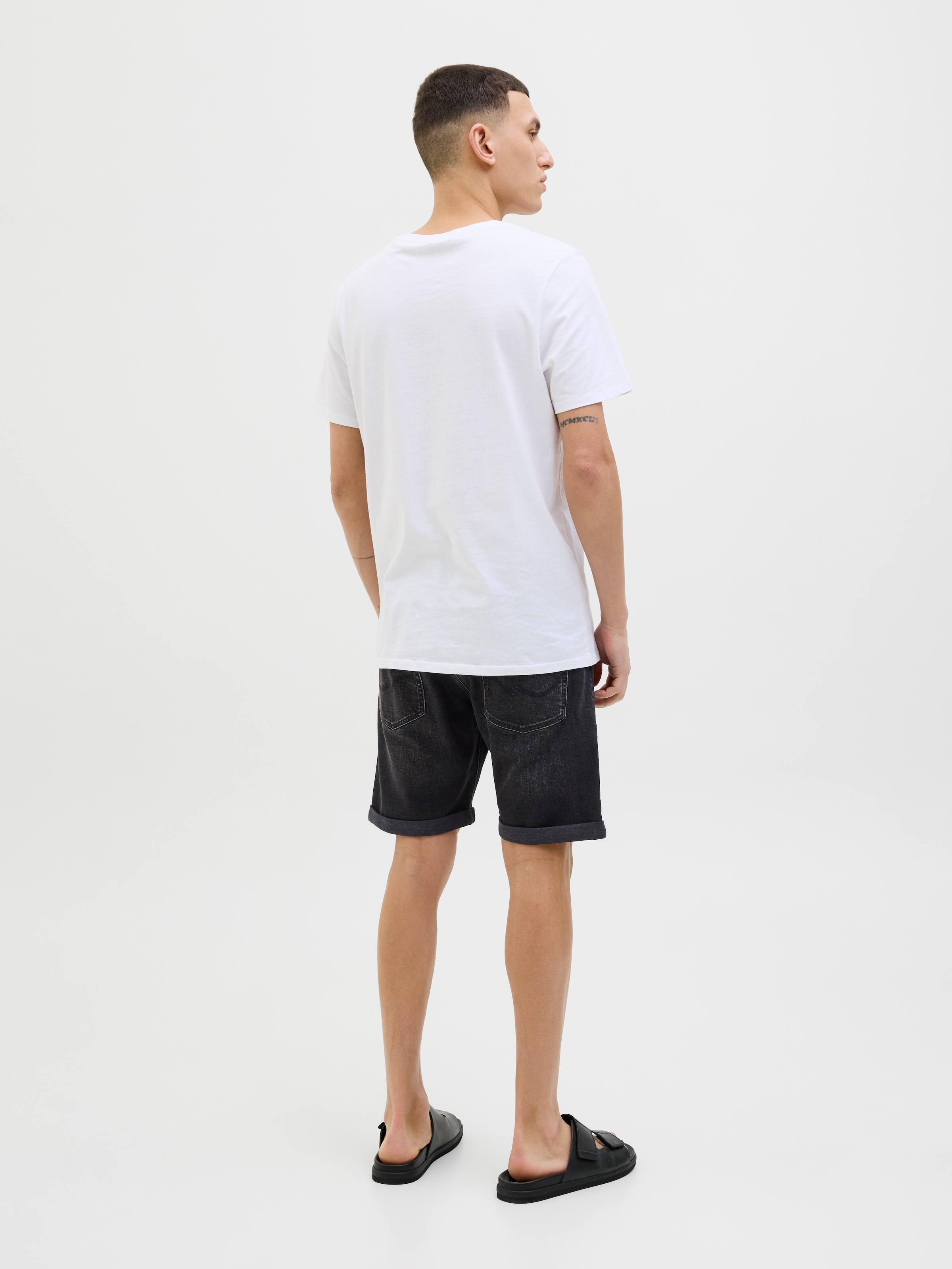 Jack & Jones Shorts »JJIORIGINAL mit stylischem Aufschlag und Knopf«, mit stylischem Aufschlag