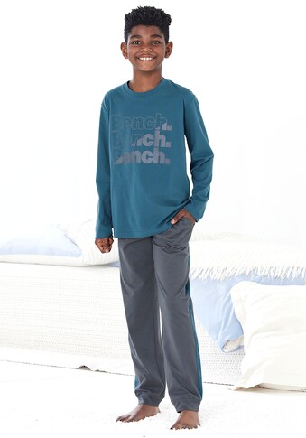 Bench. Pyjama, mit grossem Frontdruck und kontrastfarbigem Einsatz am Bein kaufen