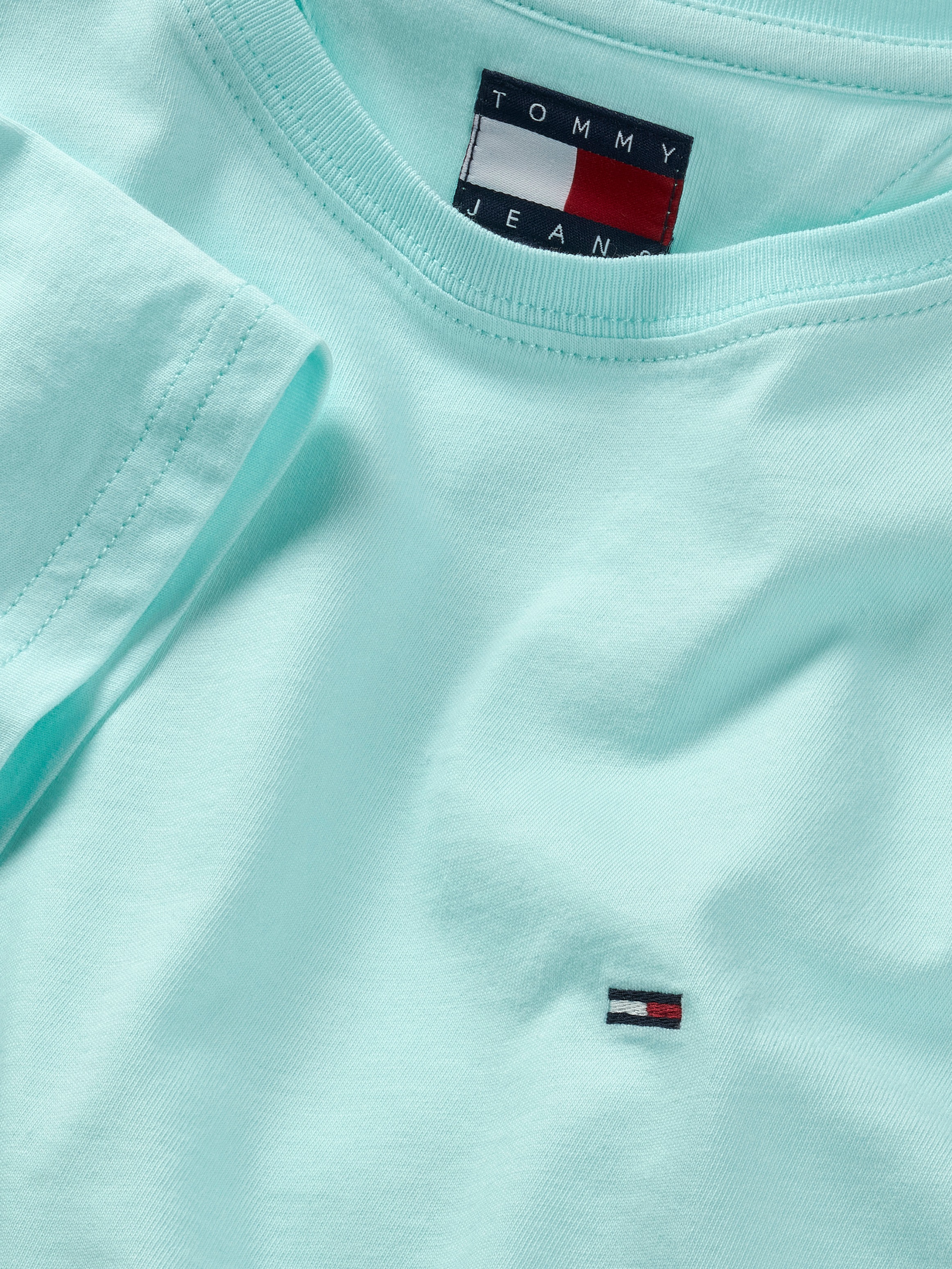 Tommy Jeans T-Shirt »TJM ESSENTIAL SOLID TEE«, mit Rundhalsausschnitt und dezenter Logo-Flag