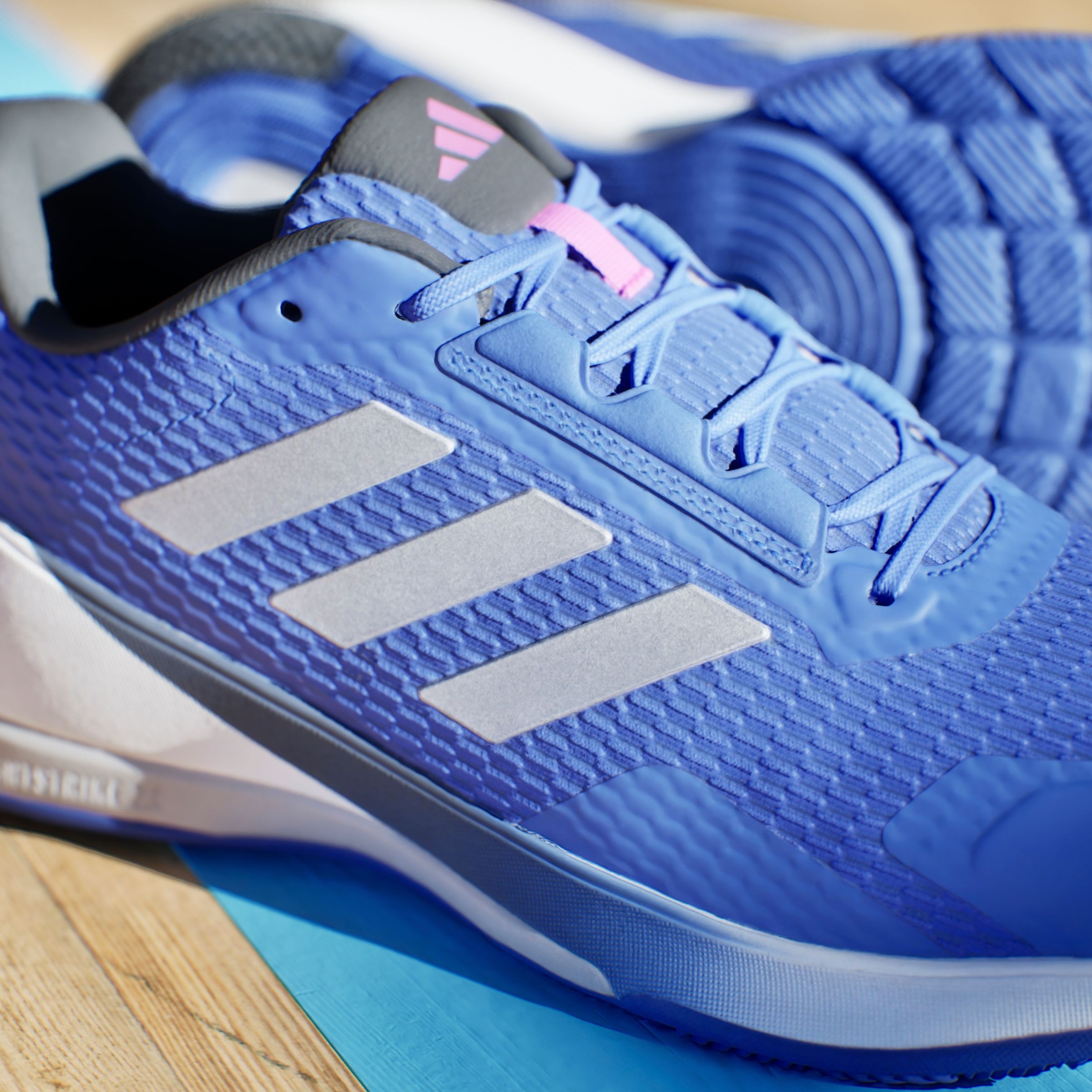 adidas Performance Hallenschuh »NOVAFLIGHT 2 INDOOR«, besonders geeignet für Handball und Volleyball