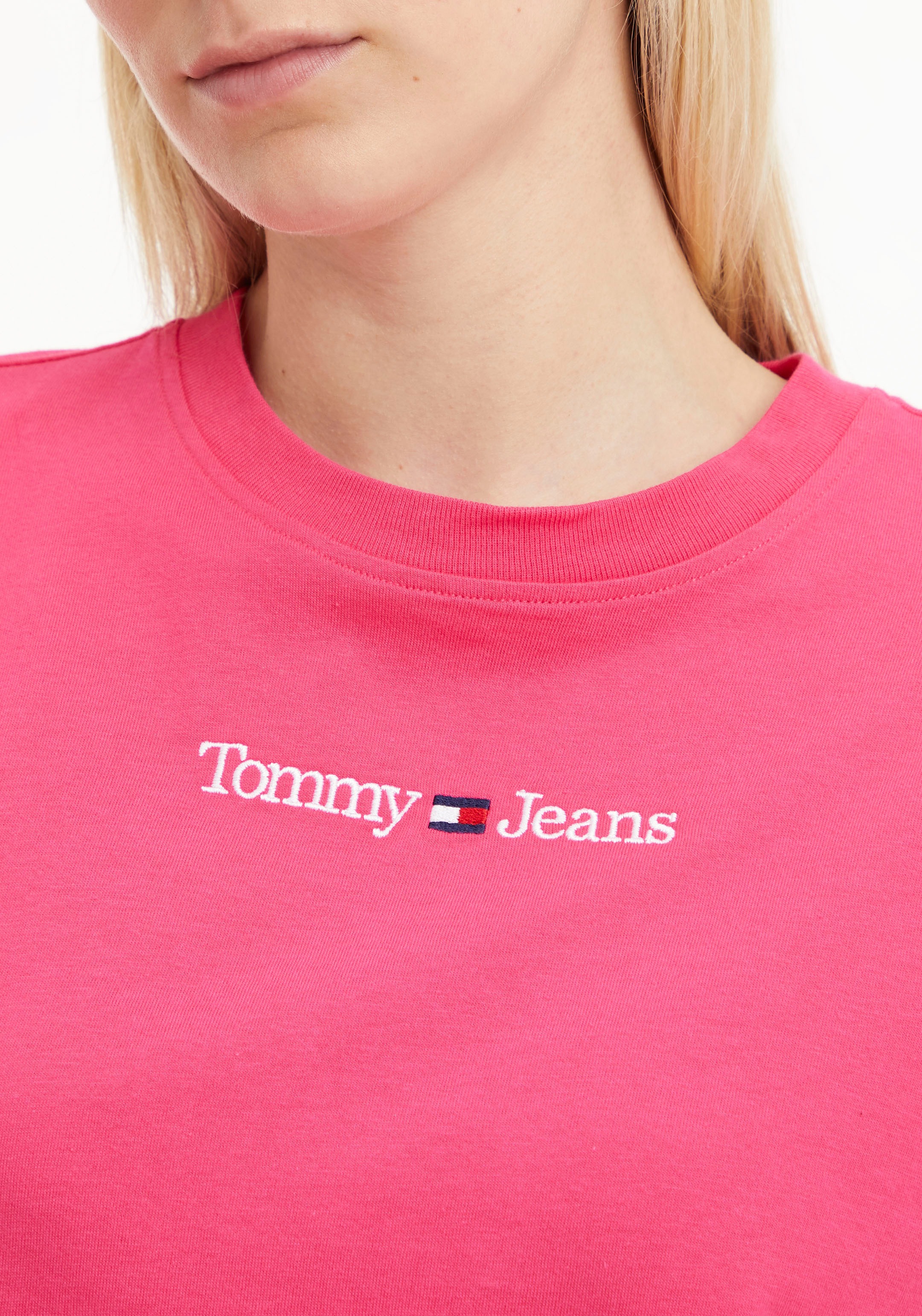 Tommy Jeans Logoschriftzug bestellen »TJW TEE«, CLS Linear Kurzarmshirt Jeans Tommy Jelmoli-Versand LINEAR online mit | SERIF