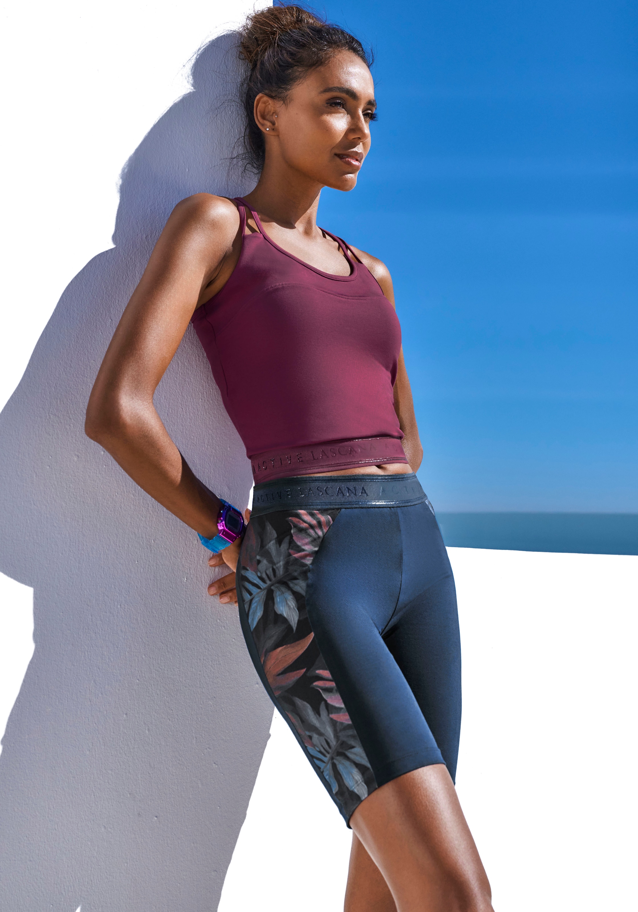 LASCANA ACTIVE Shorts, mit floralen Einsätzen