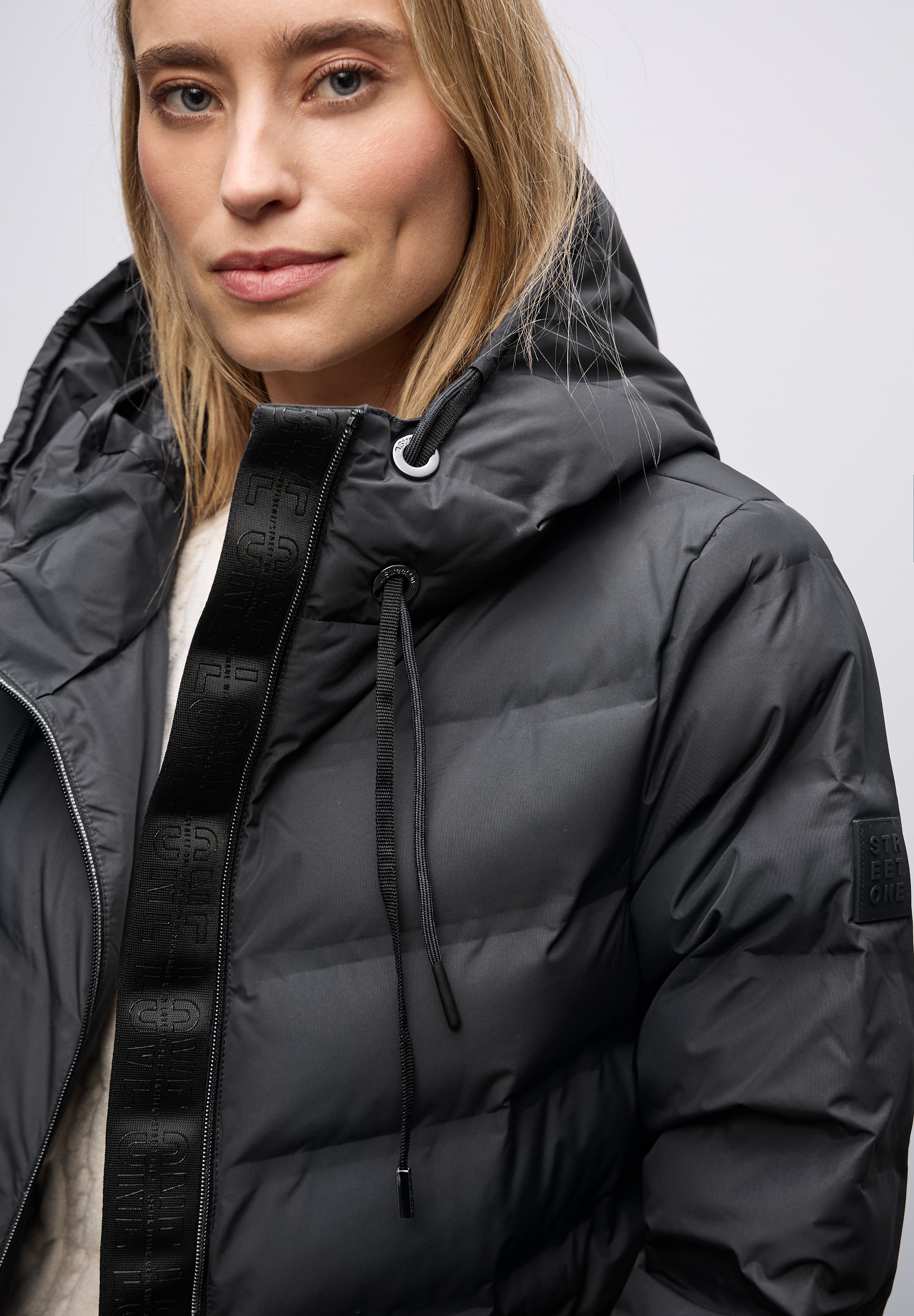 STREET ONE Steppjacke mit Kapuze Damenmantel mit Kapuze und geklebten Nähten