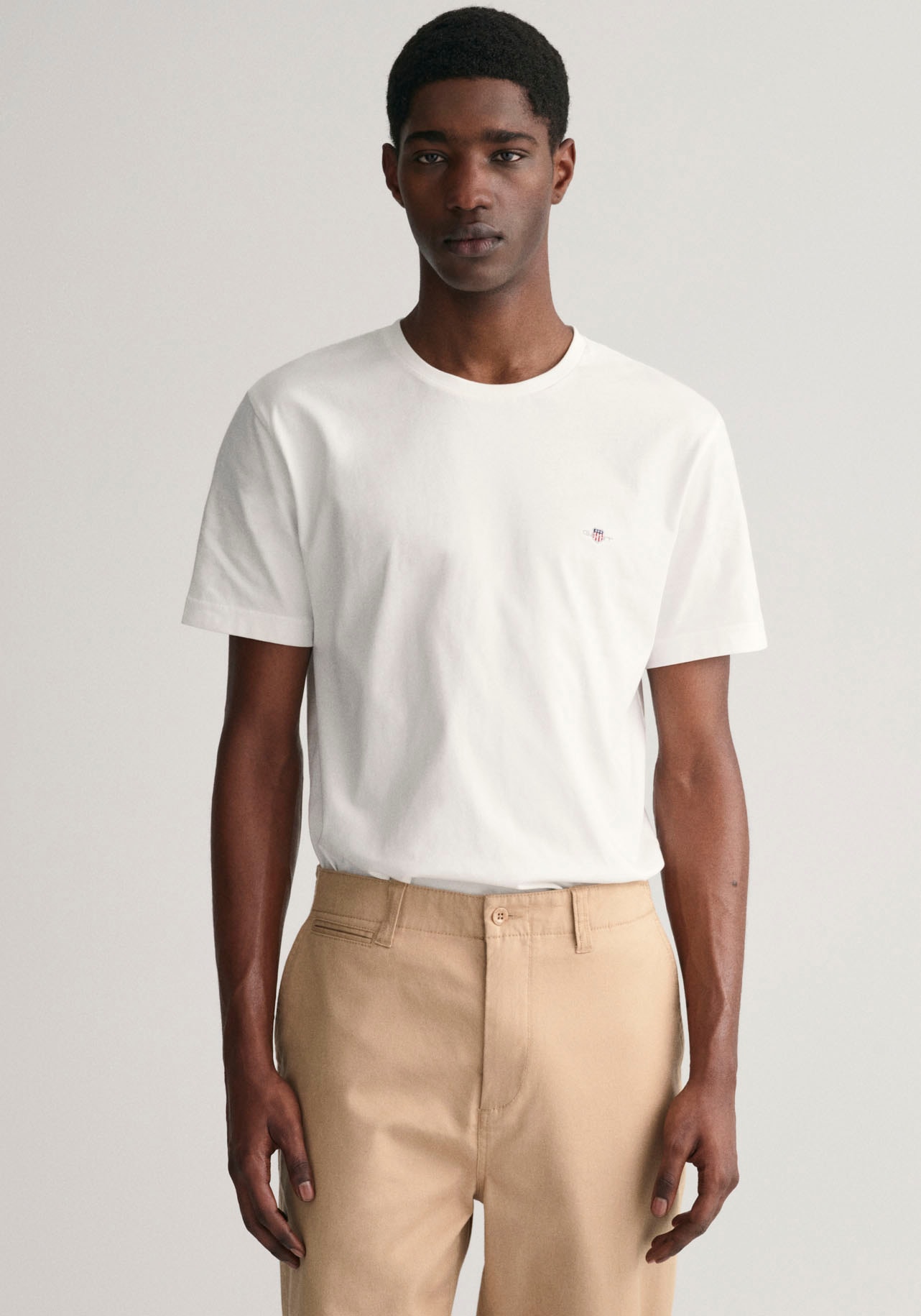 Gant T-Shirt »REG SHIELD SS T-SHIRT«, mit Logostickerei auf der Brust  online shoppen | Jelmoli-Versand