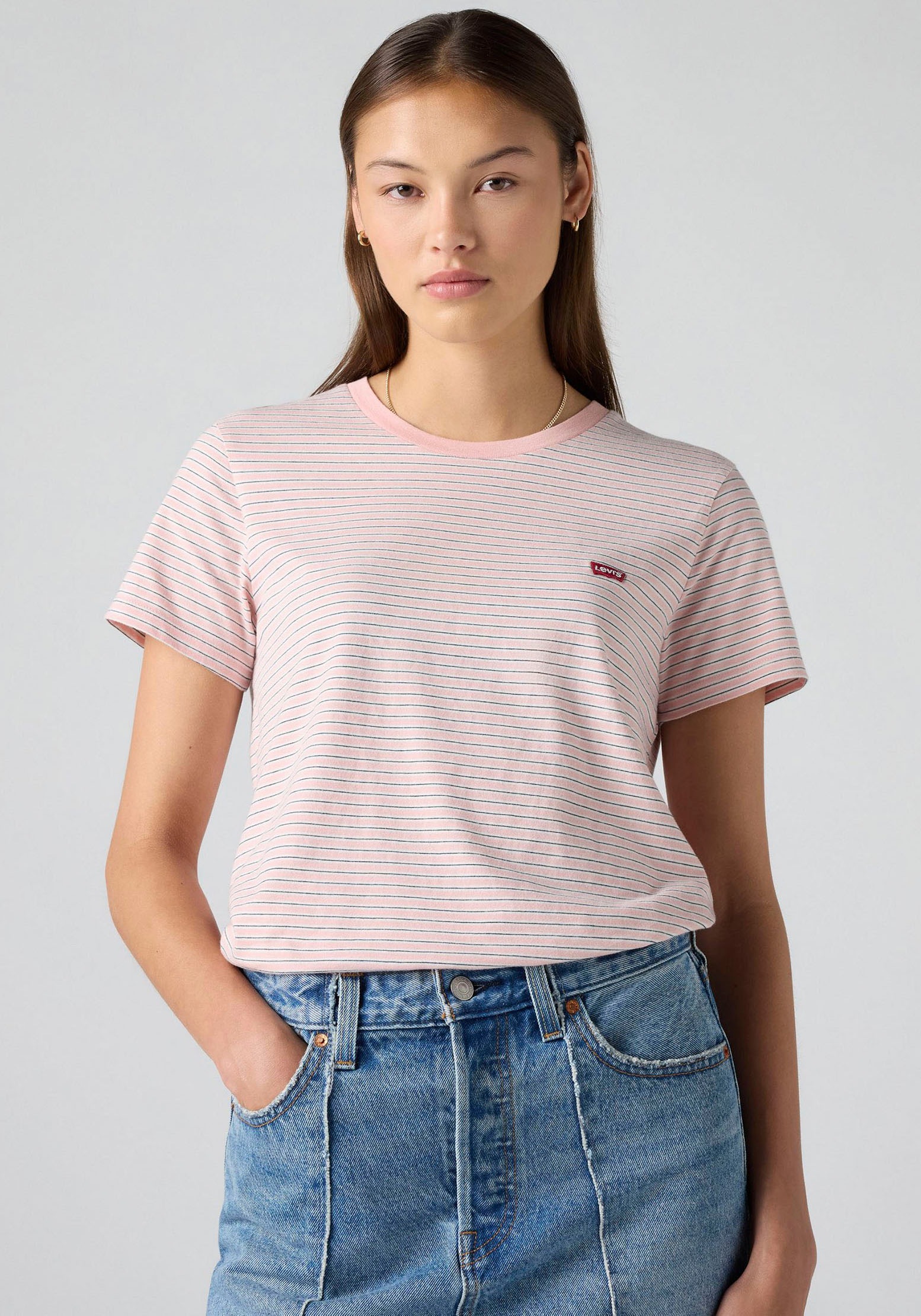 Levi's® T-Shirt »PERFECT TEE« mit kleiner Logo-Stickerei