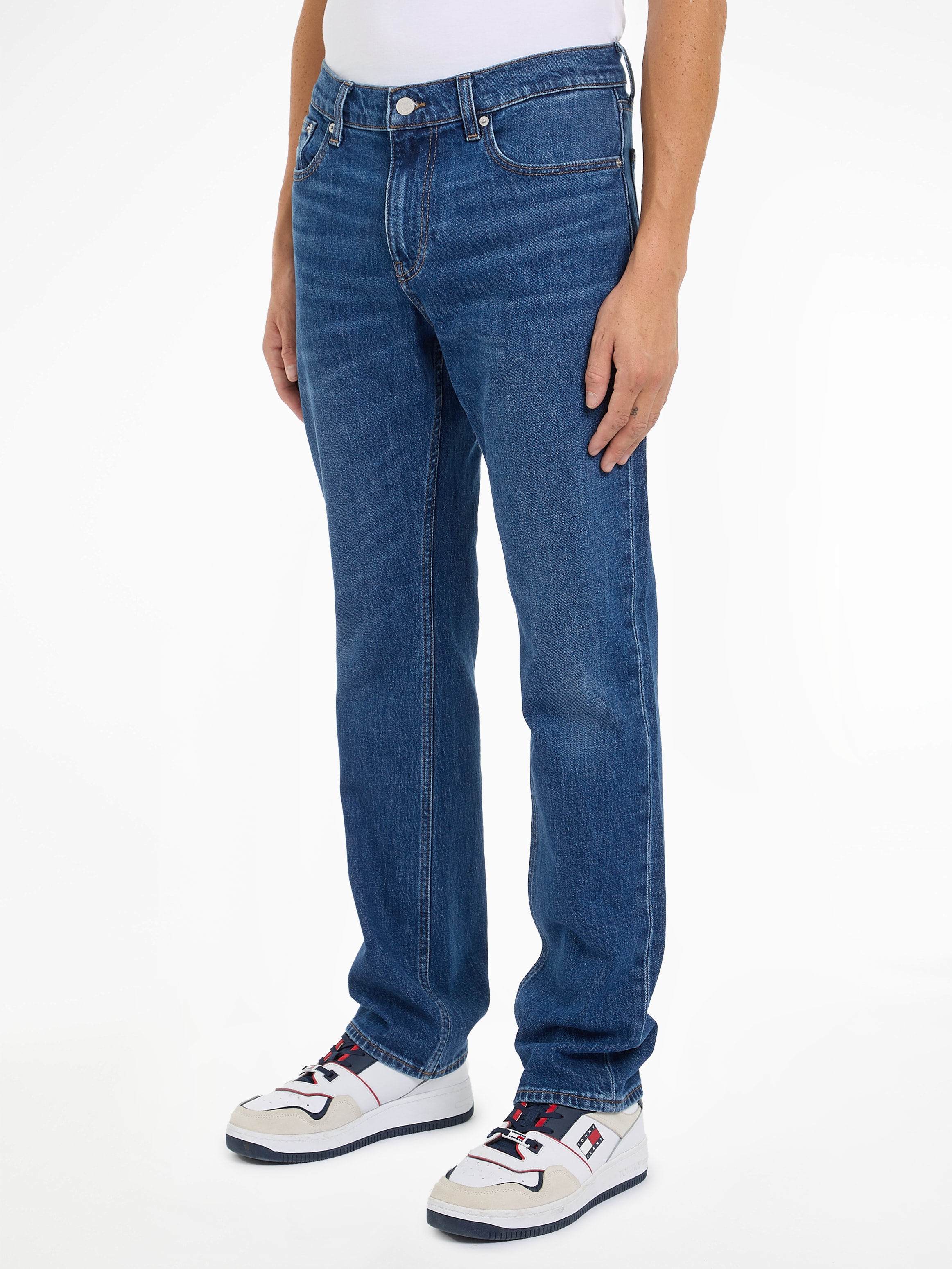 Tommy Jeans Regular-fit-Jeans »RYAN RGLR STRGHT«, mit Logoprägung