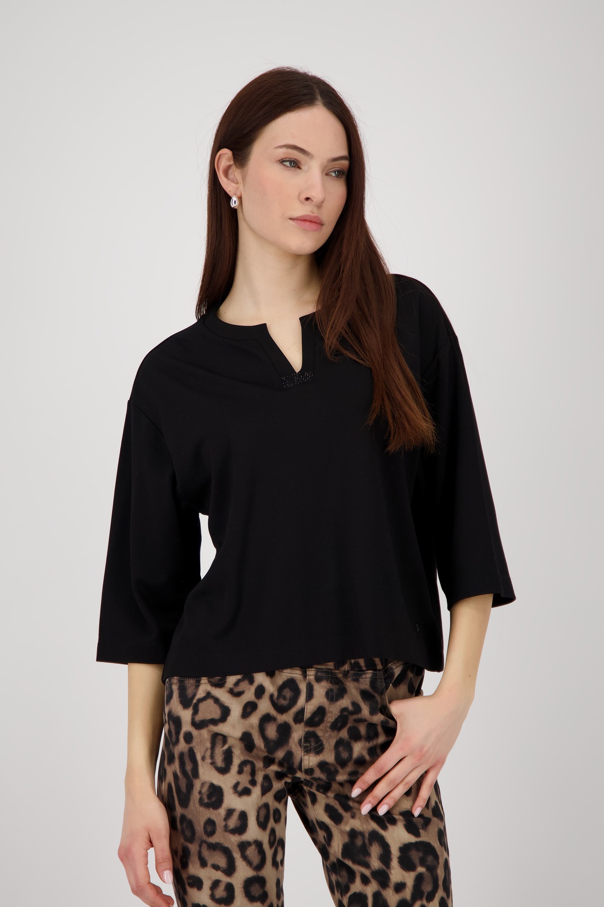 Monari Sweatshirt »Sweatshirt Schmuck Detail«, Mit Rundhalsausschnitt mit Schlitz