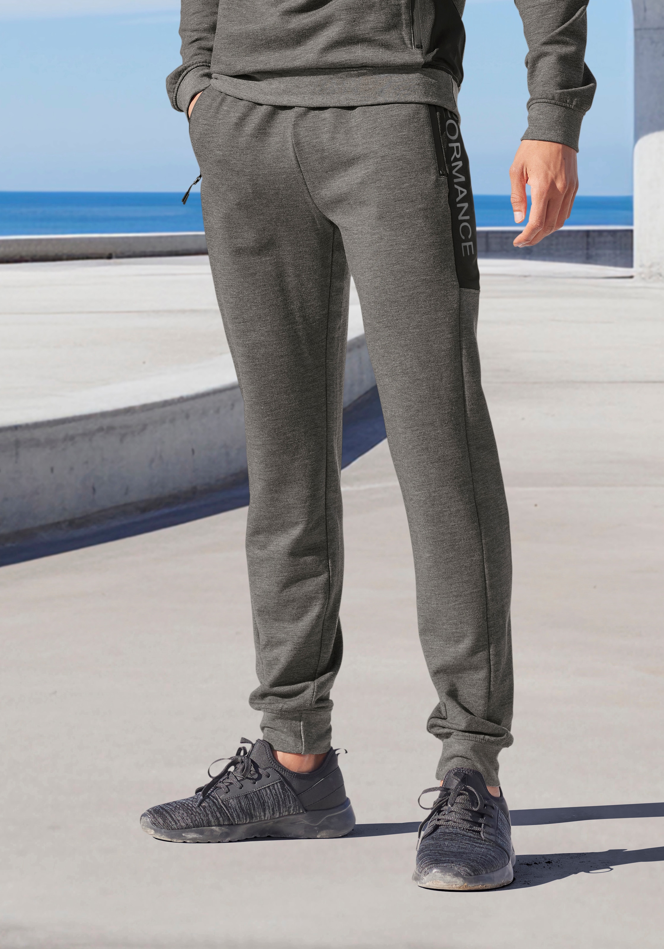 Jogger Pants »- Sporthose«, mit Reissverschlusstaschen und Mesheinsätzen