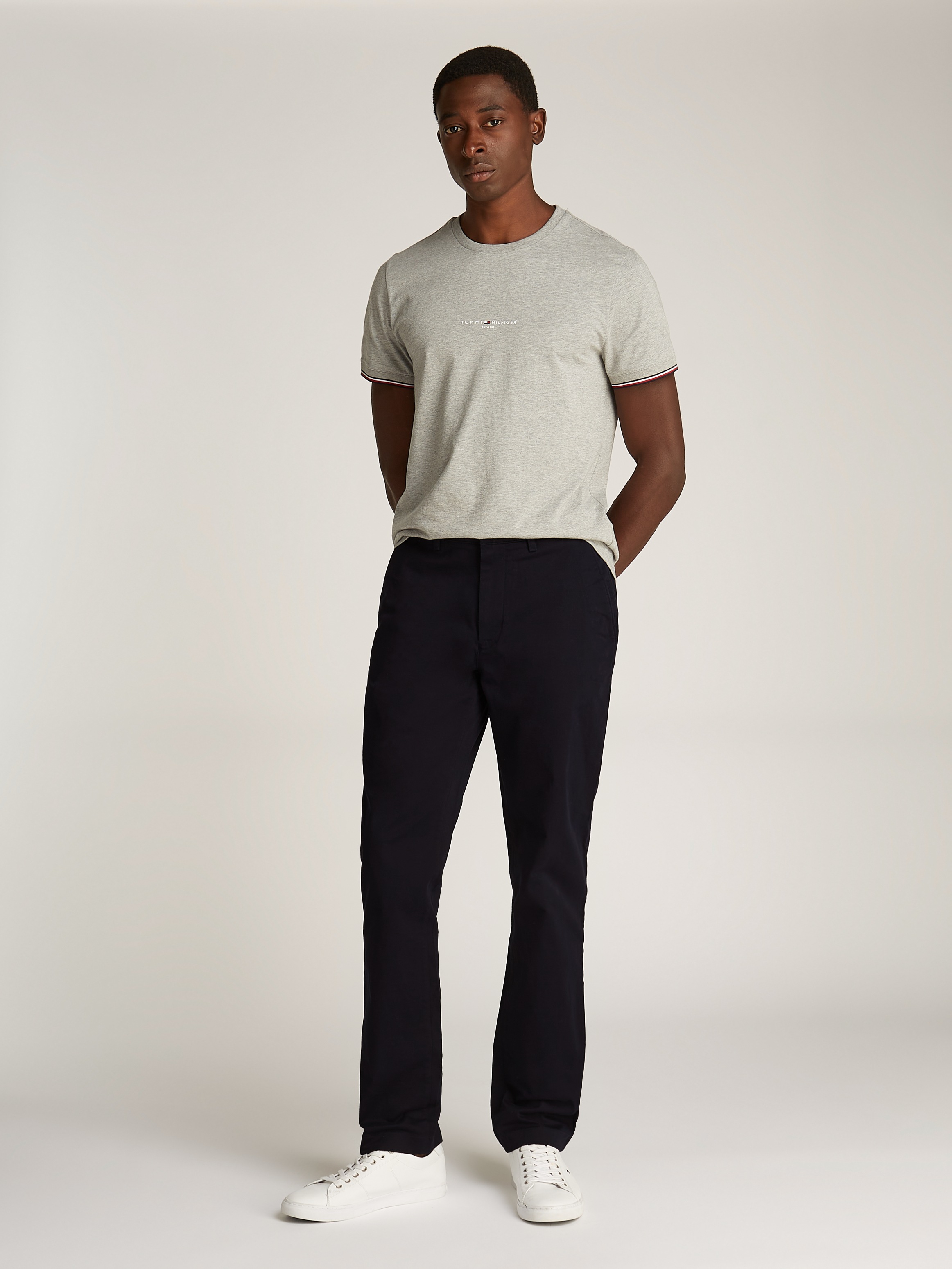 Tommy Hilfiger Chinohose »DENTON CHINO SATIN«, mit Gesässtaschen mit Knopf, Logostickerei