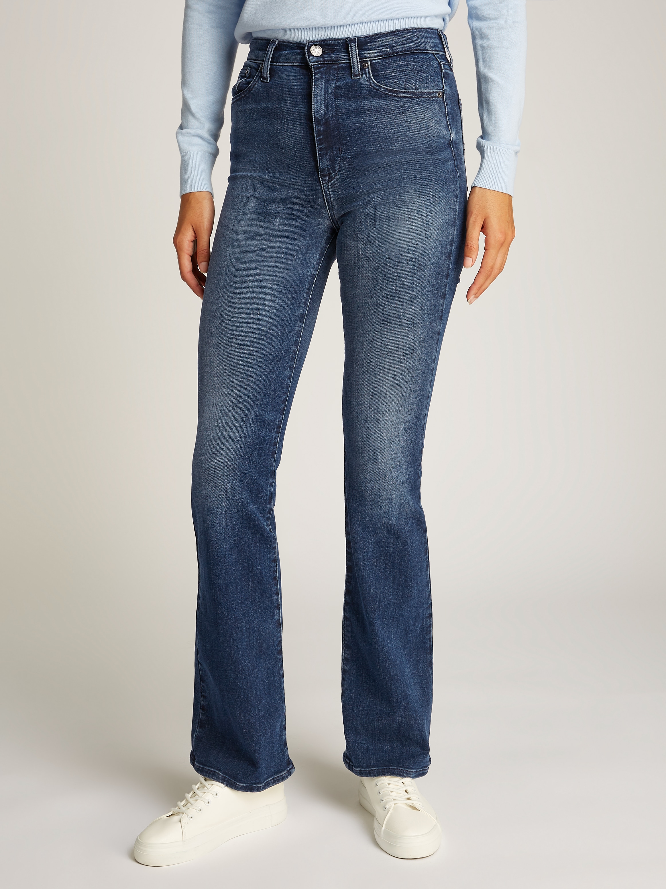 TOMMY JEANS Slim-fit-Jeans »Sylvia High Rise Flare«, mit Logo-Badge