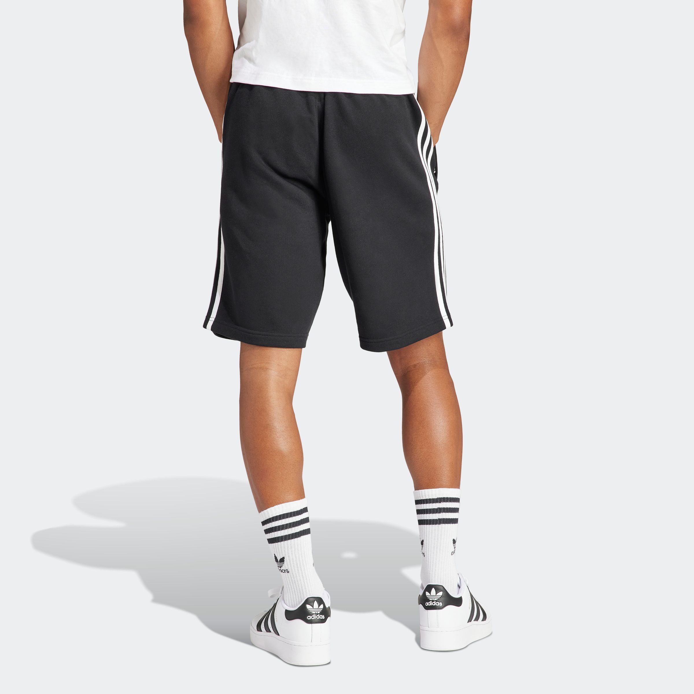 adidas Originals Shorts »3-STRIPE SHORT«, (1 tlg.), Drei Streifen Sweat Shorts aus weichem French-Terry Material