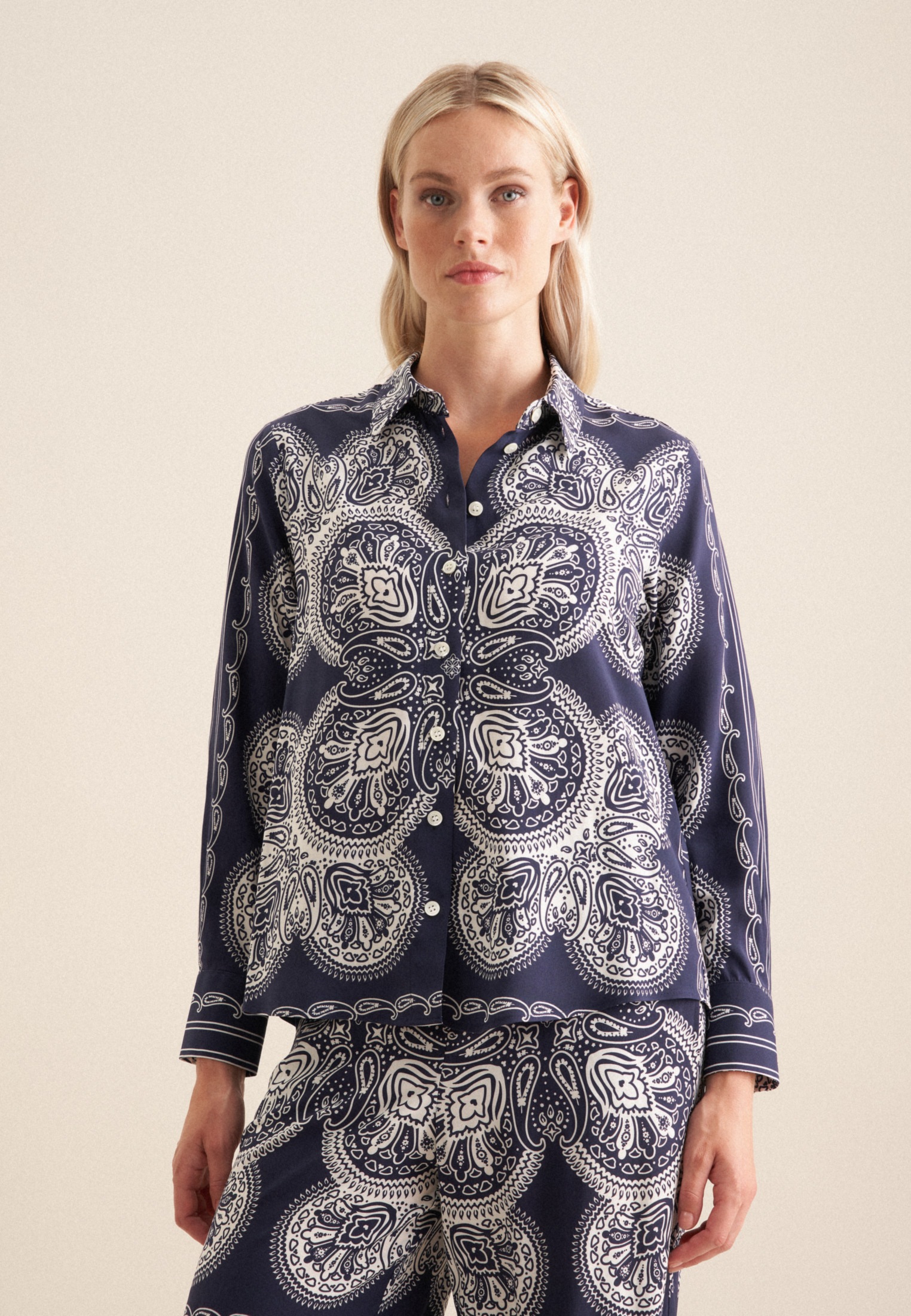 seidensticker Hemdbluse »Schwarze Rose« 1/1 Kragen Tuchprint