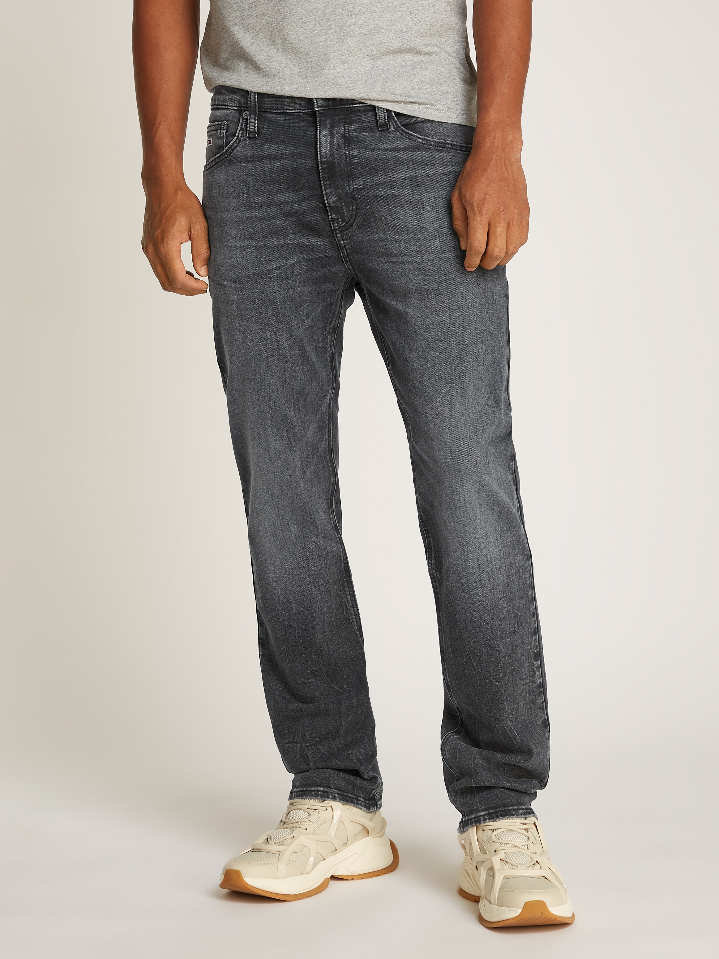 Tommy Jeans Slim-fit-Jeans »Ryan Regular Slim Straight«, Slim‑Straight‑Jeans aus hochwertigem Denim regulärer Leibhöhe