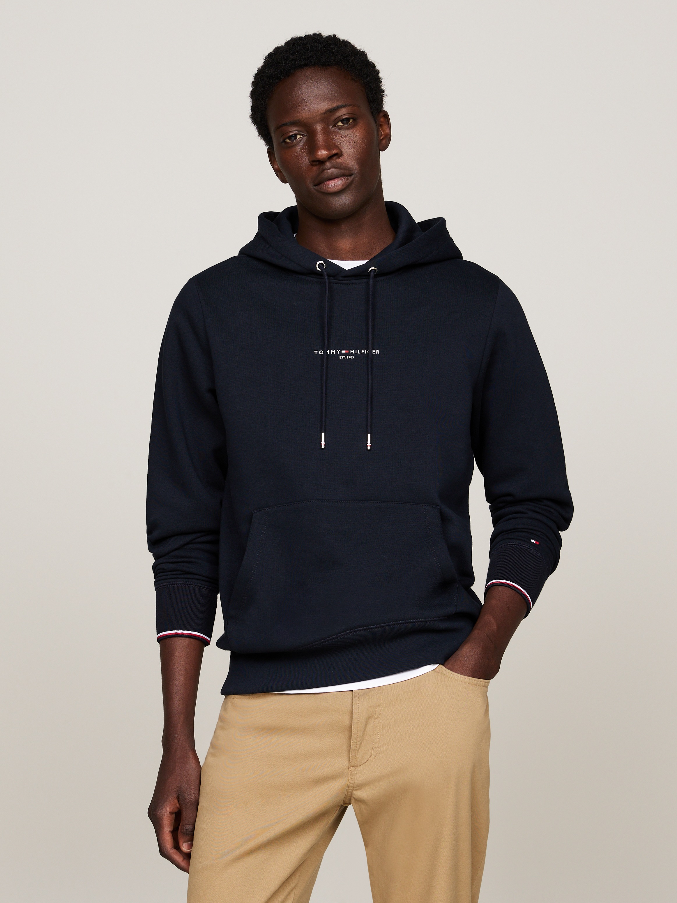 Tommy Hilfiger Hoodie »TOMMY LOGO TIPPED HOODY«, Tommy-Tape innen am Ausschnitt, Flag-Stickerei am Ärmel