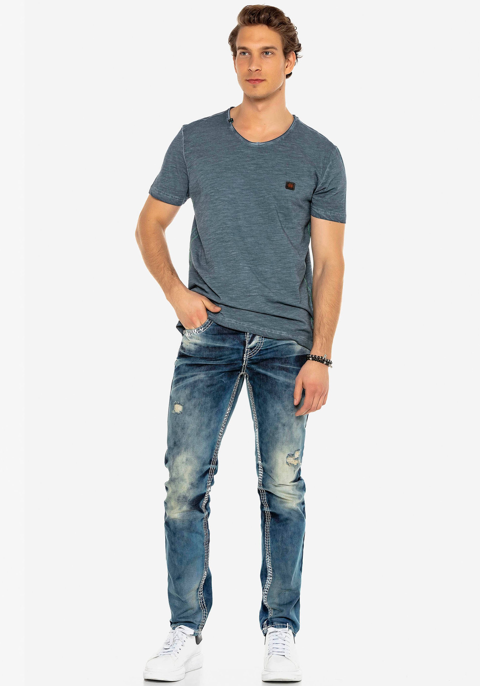 Cipo & Baxx Straight-Jeans, mit Destroyed Effekt und vielen Details
