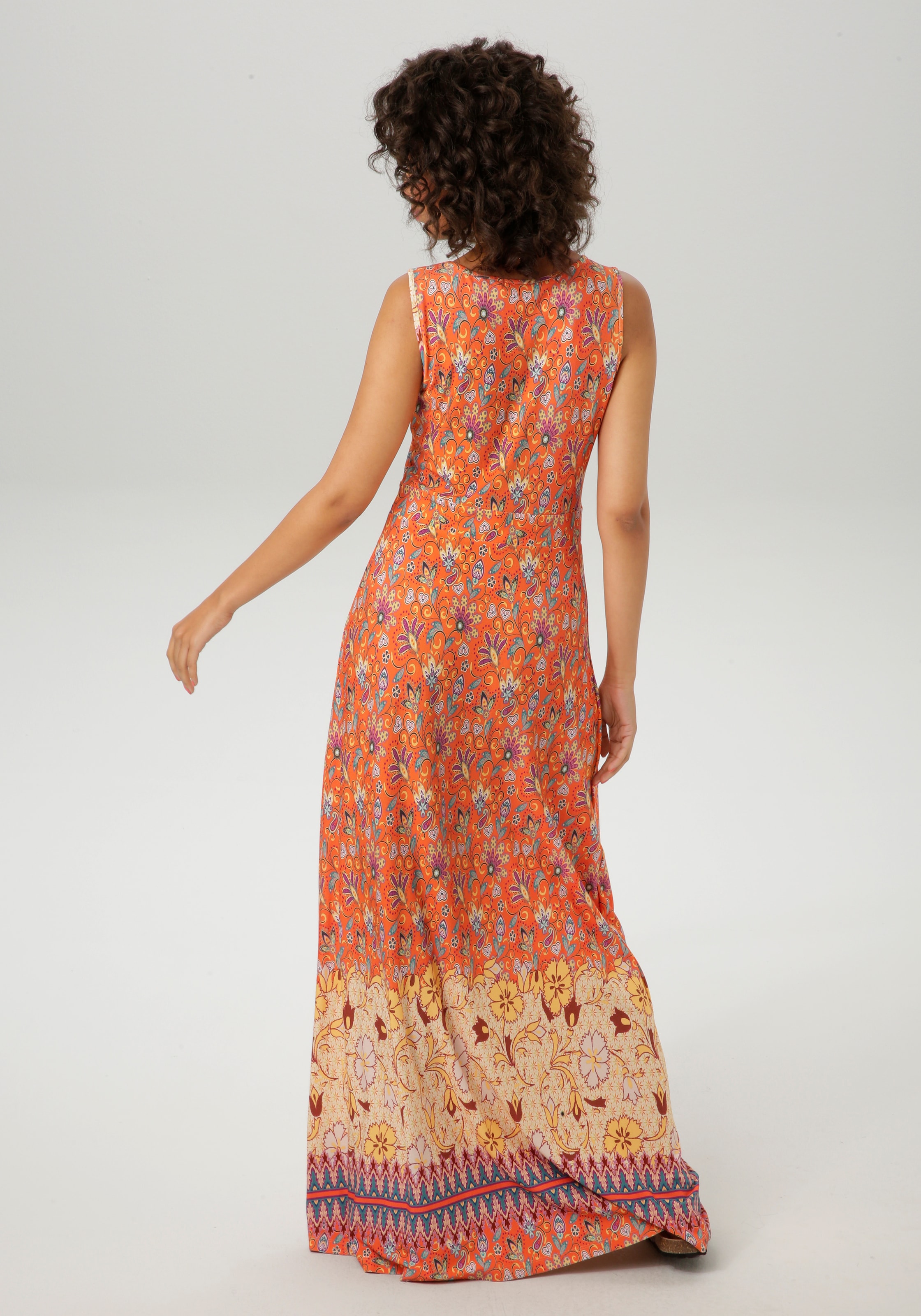 Aniston CASUAL Sommerkleid, mit farbharmonischem Blumendruck und Bordüre am Saum