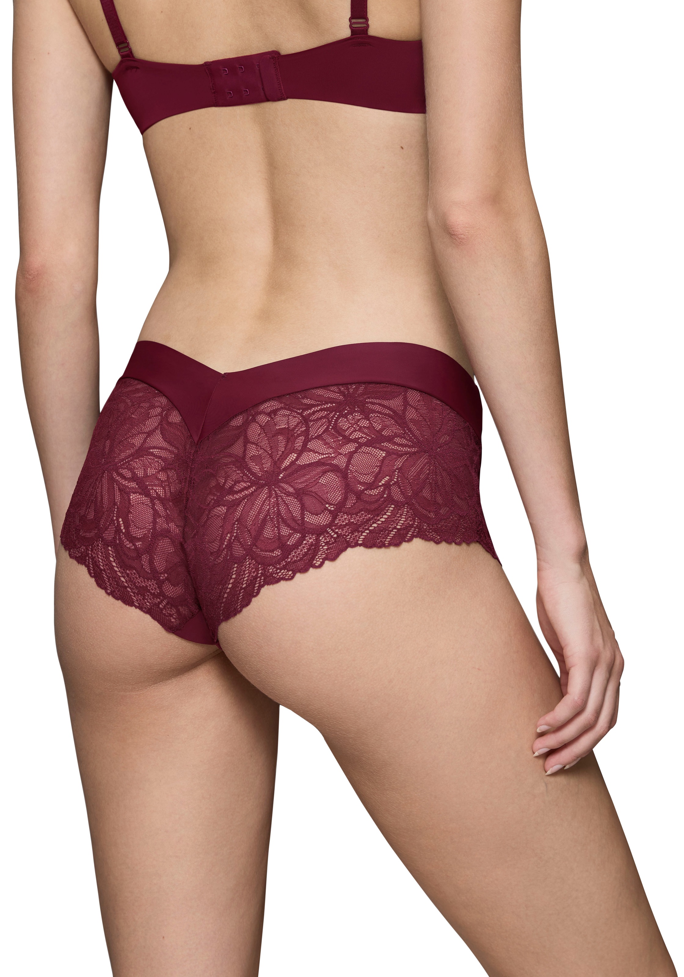 Triumph Slip »Body Make-Up Illusion Lace Shorty« mit Stretch-Spitze