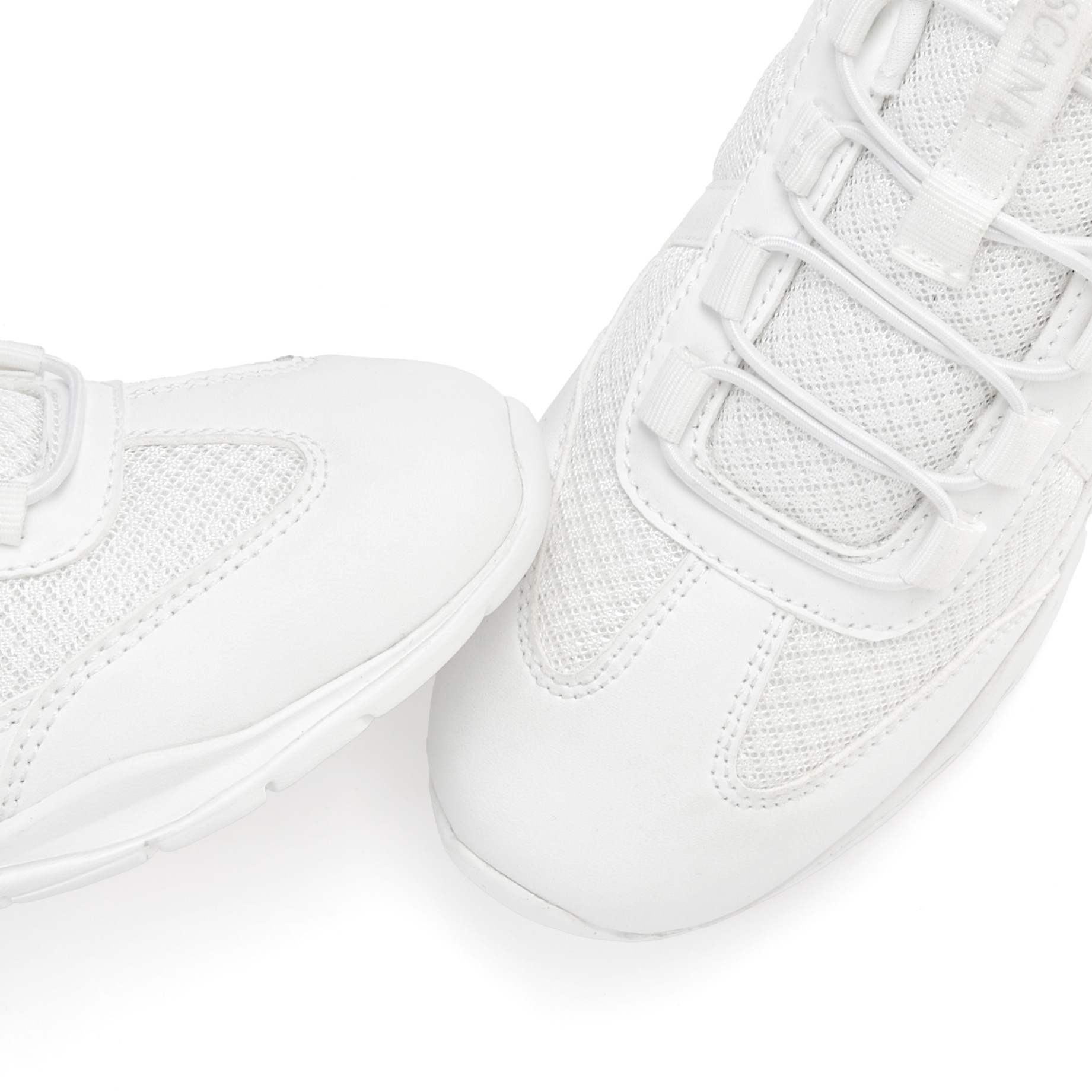 LASCANA Sneaker »Freizeitschuh, Halbschuh,«, zum Reinschlüpfen mit elastischen Schnürbändern VEGAN